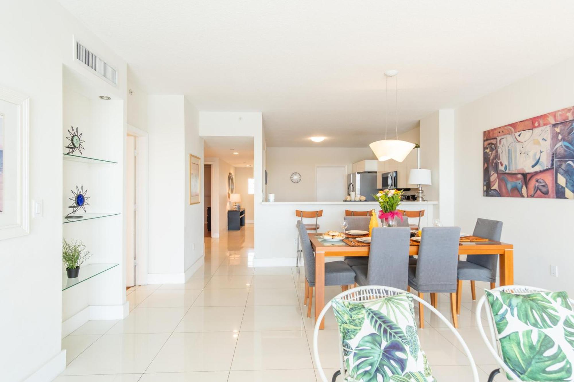 Golden Bay 77 Apartment *