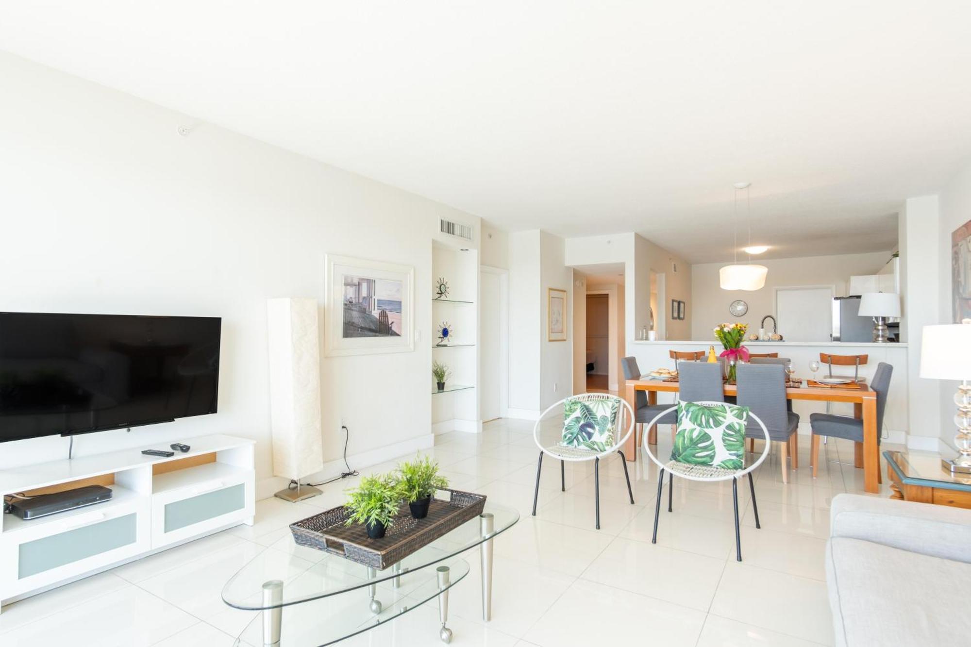 Golden Bay 77 * Miami Beach