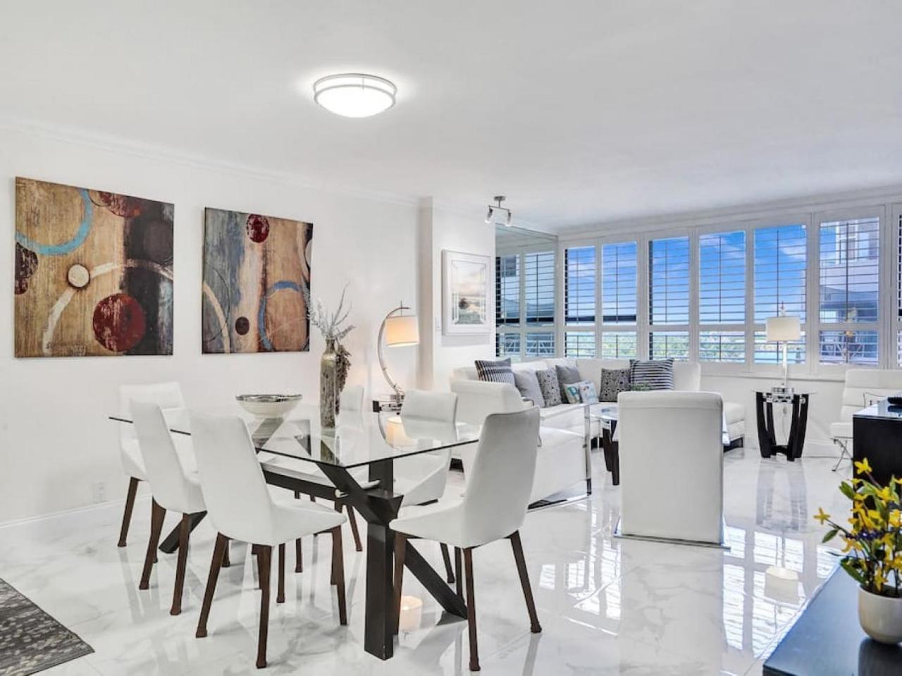 Luxury Beachfront Service 1418