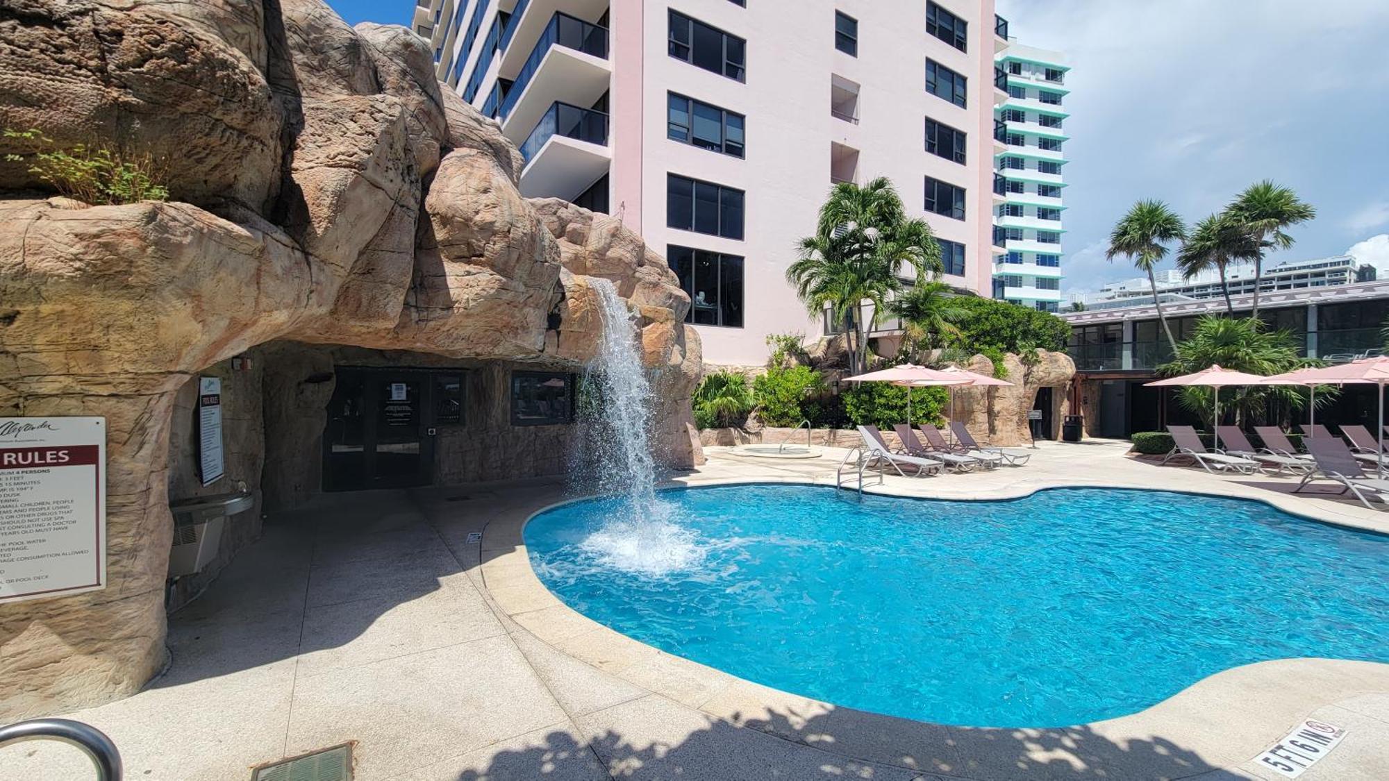 Aparthotel 2 Bedroom 2 Bath Beachfront On Miami Millionaire Row 2*