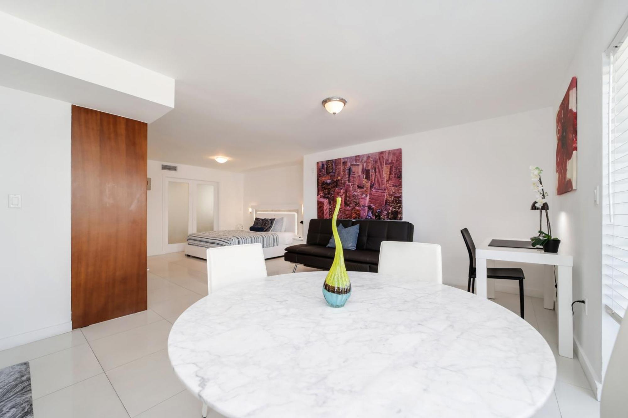 Strand Ocean Drive Suites Miami Beach