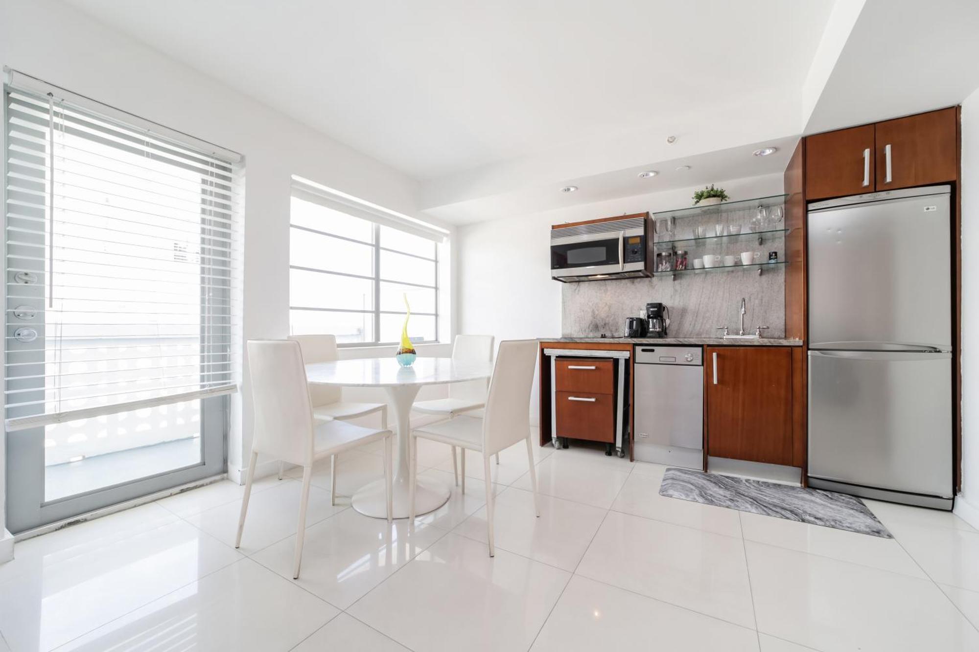 Strand Ocean Drive Suites Miami Beach