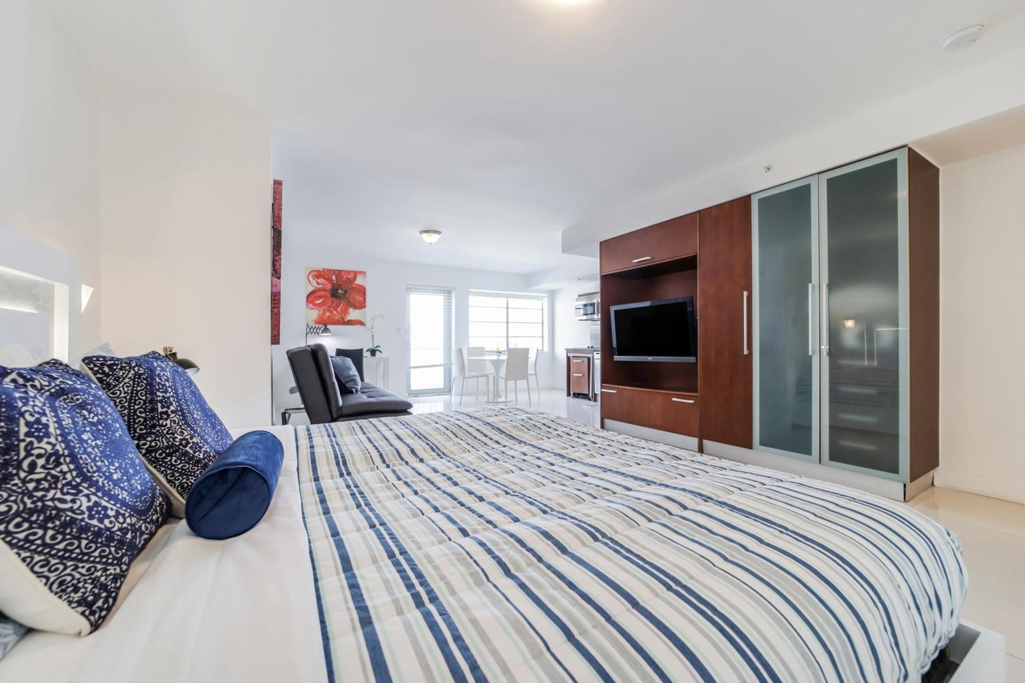 Strand Ocean Drive Suites Miami Beach