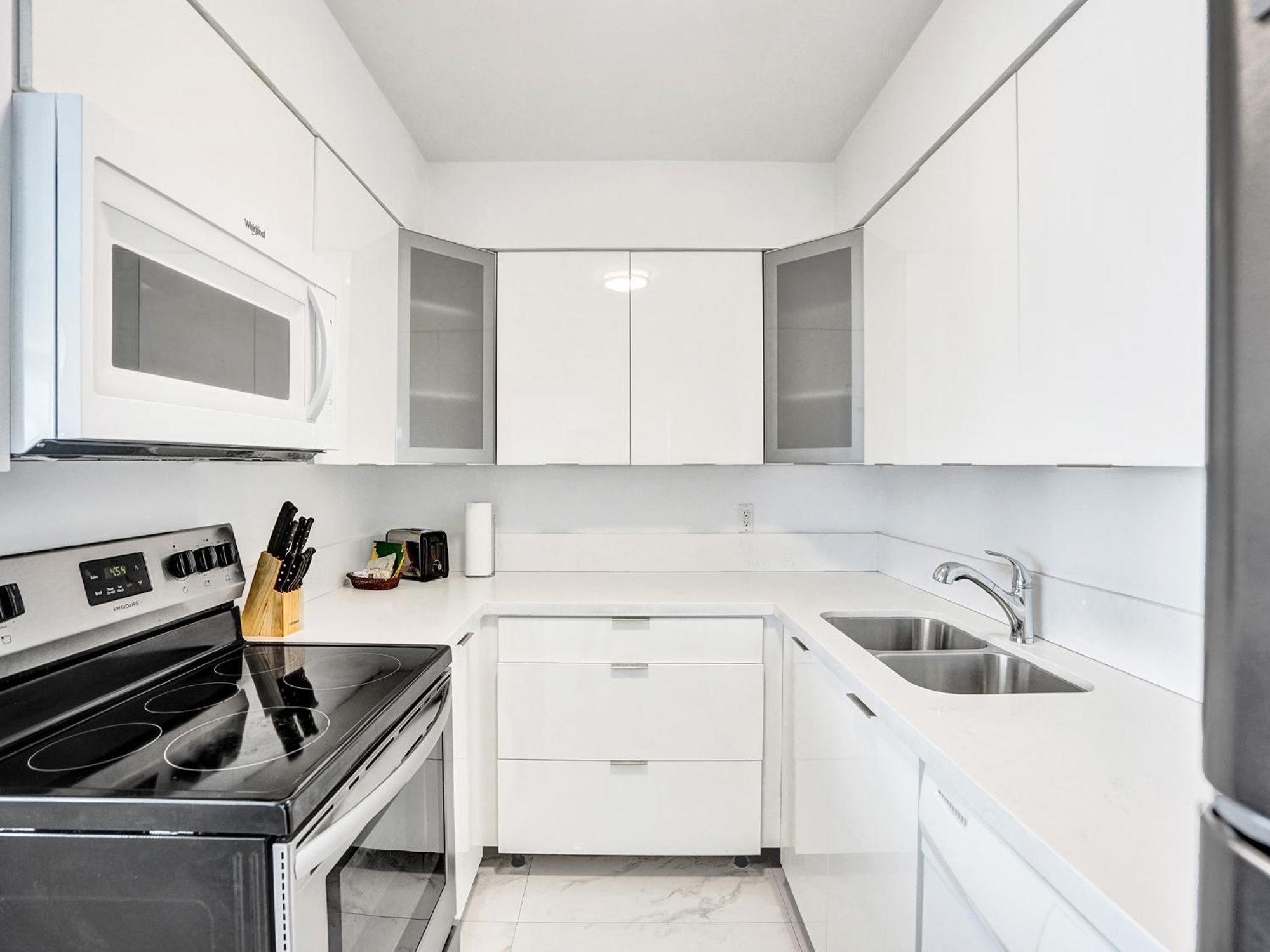 Lovely Ocean View Service 704 Apartment