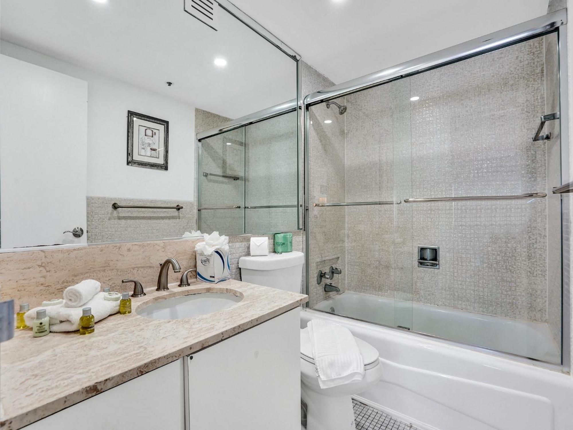 Lovely Ocean View Service 704 Apartment *