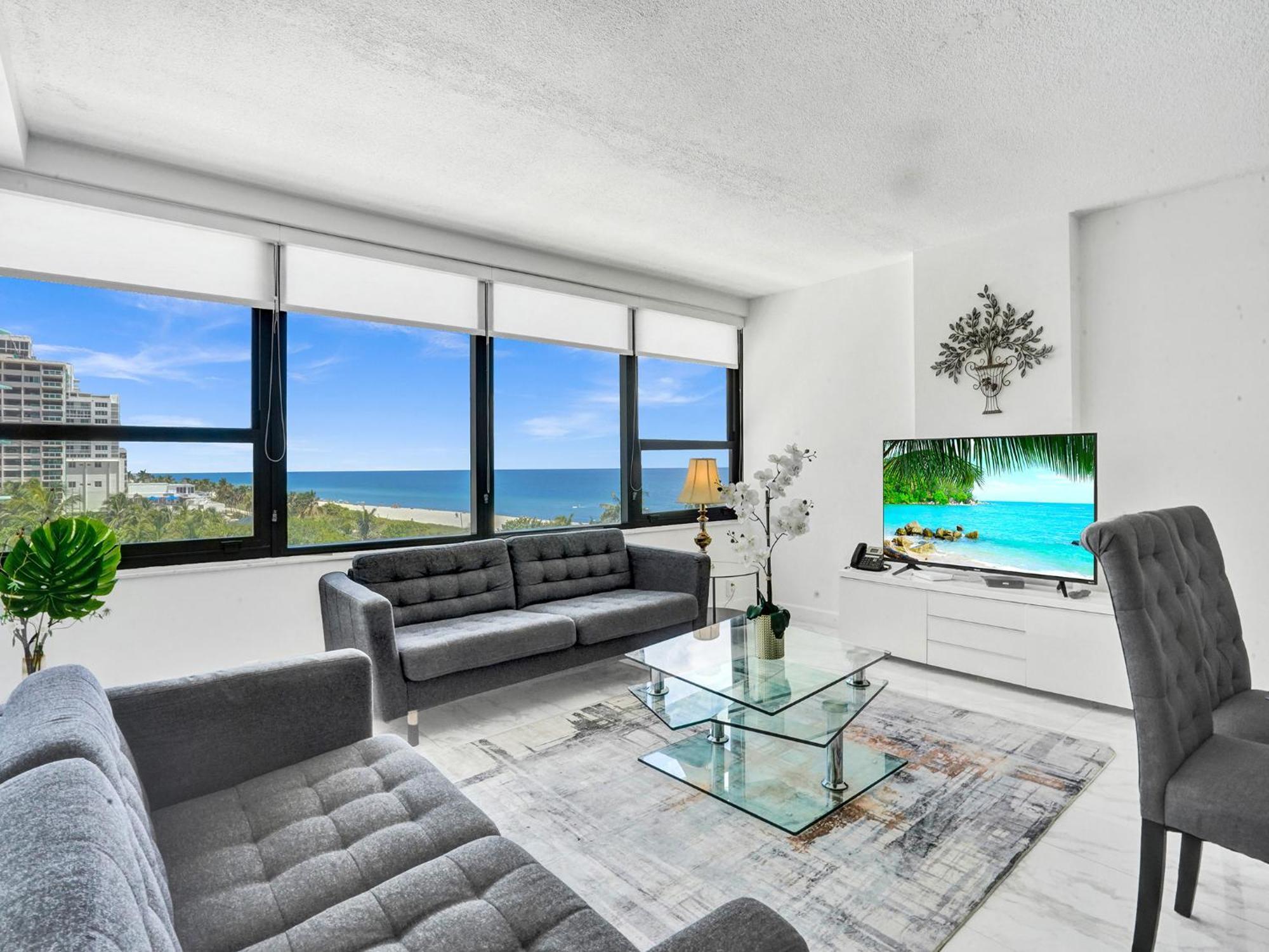Lovely Ocean View Service 704 * Miami Beach