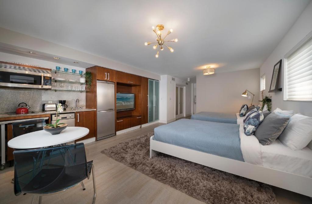 Strand Ocean Drive Suites 3*