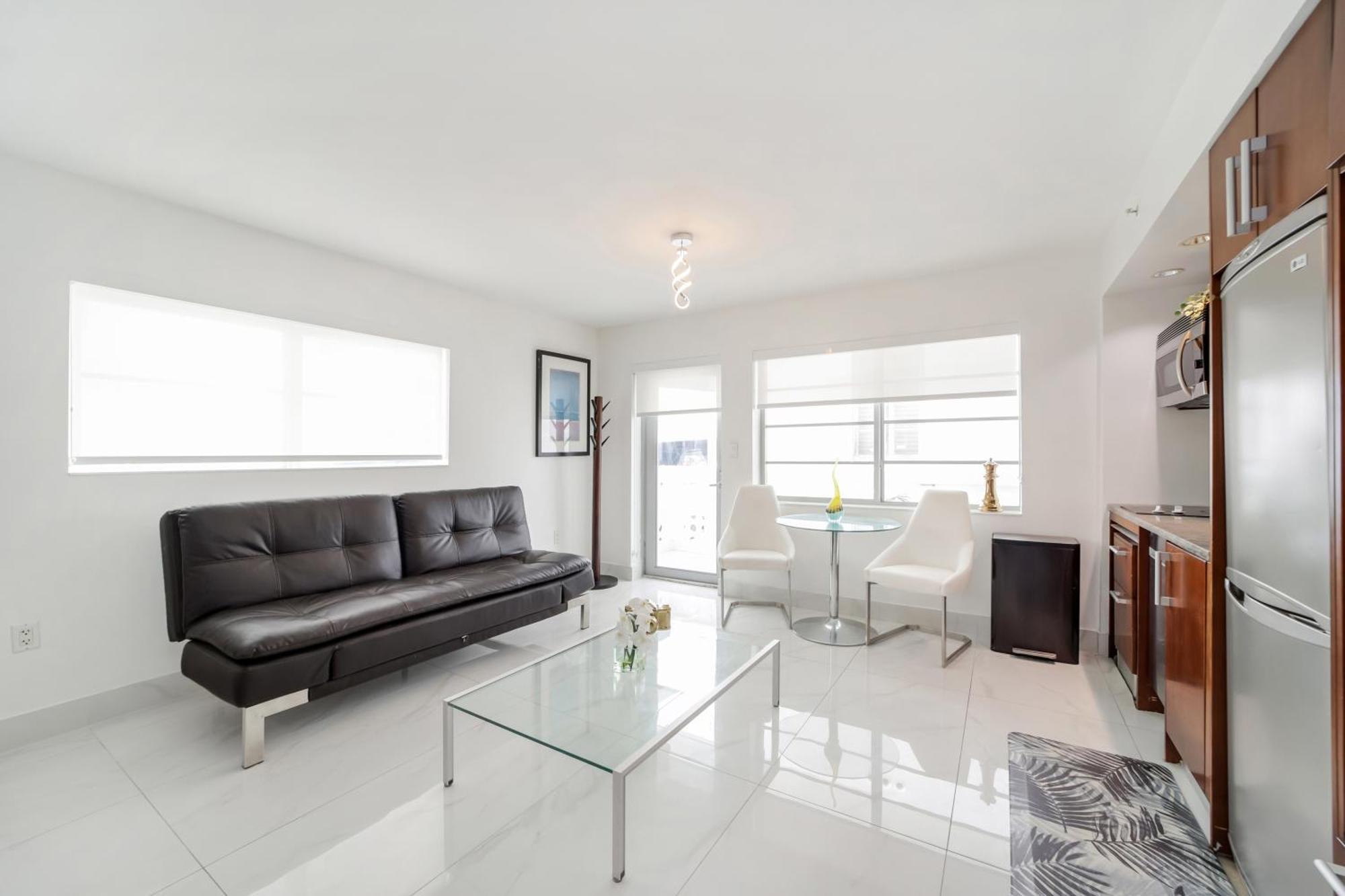 Strand Ocean Drive Suites Miami Beach