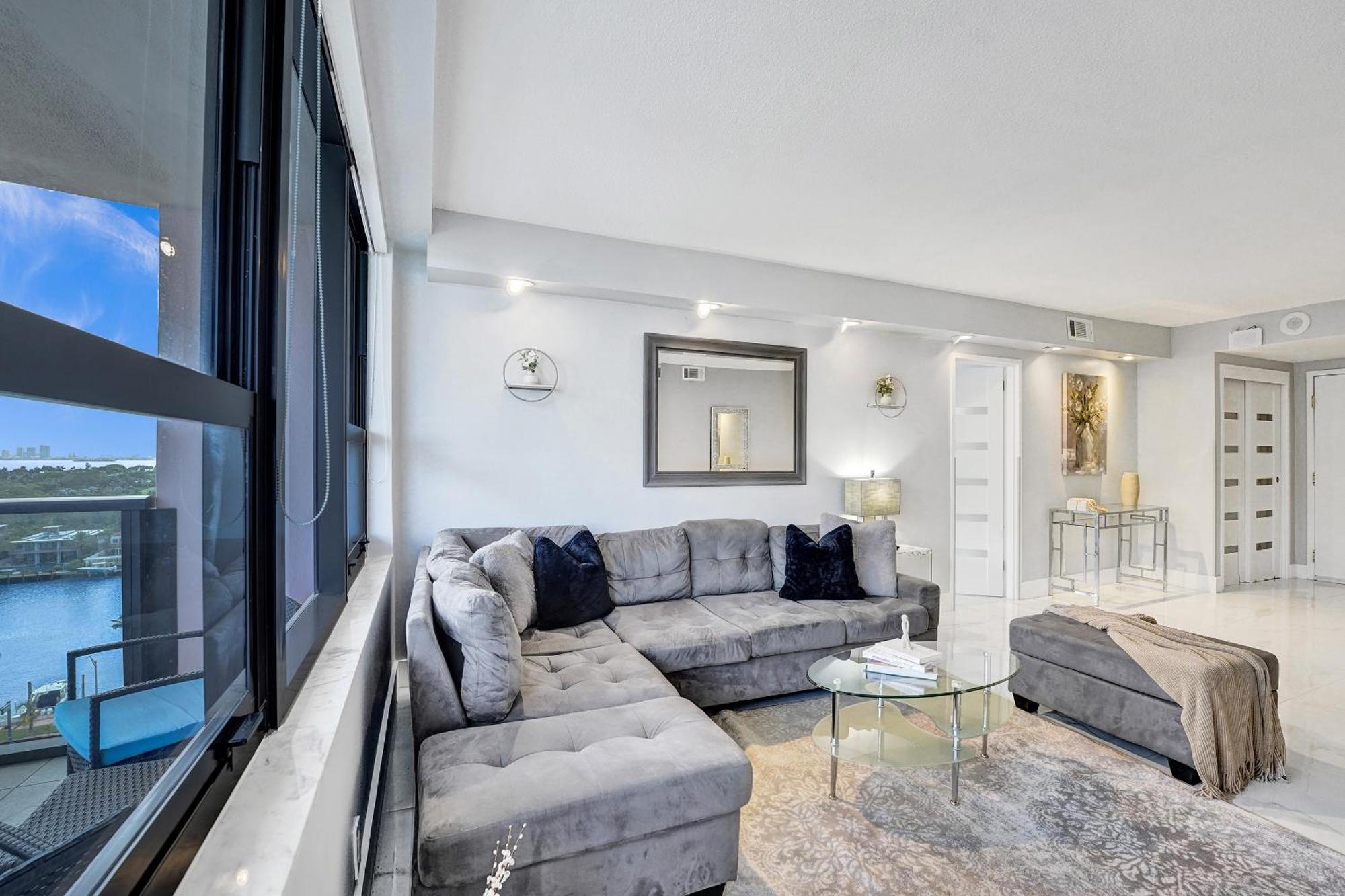 Amazing Ocean Front 2bd 1515 * Miami Beach