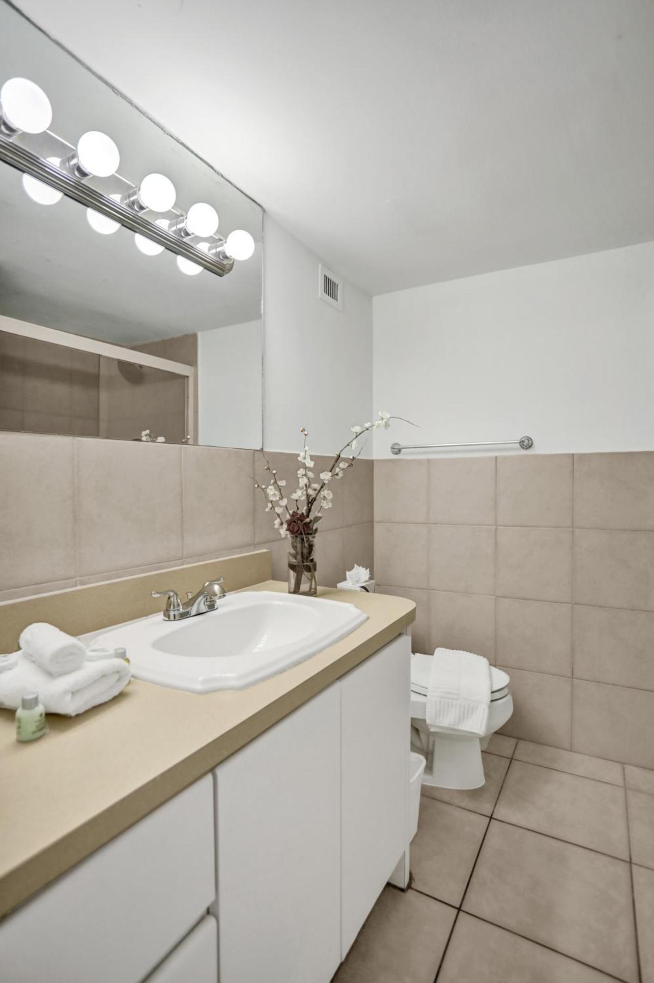 Ocean View Serenity Service 915 * Miami Beach