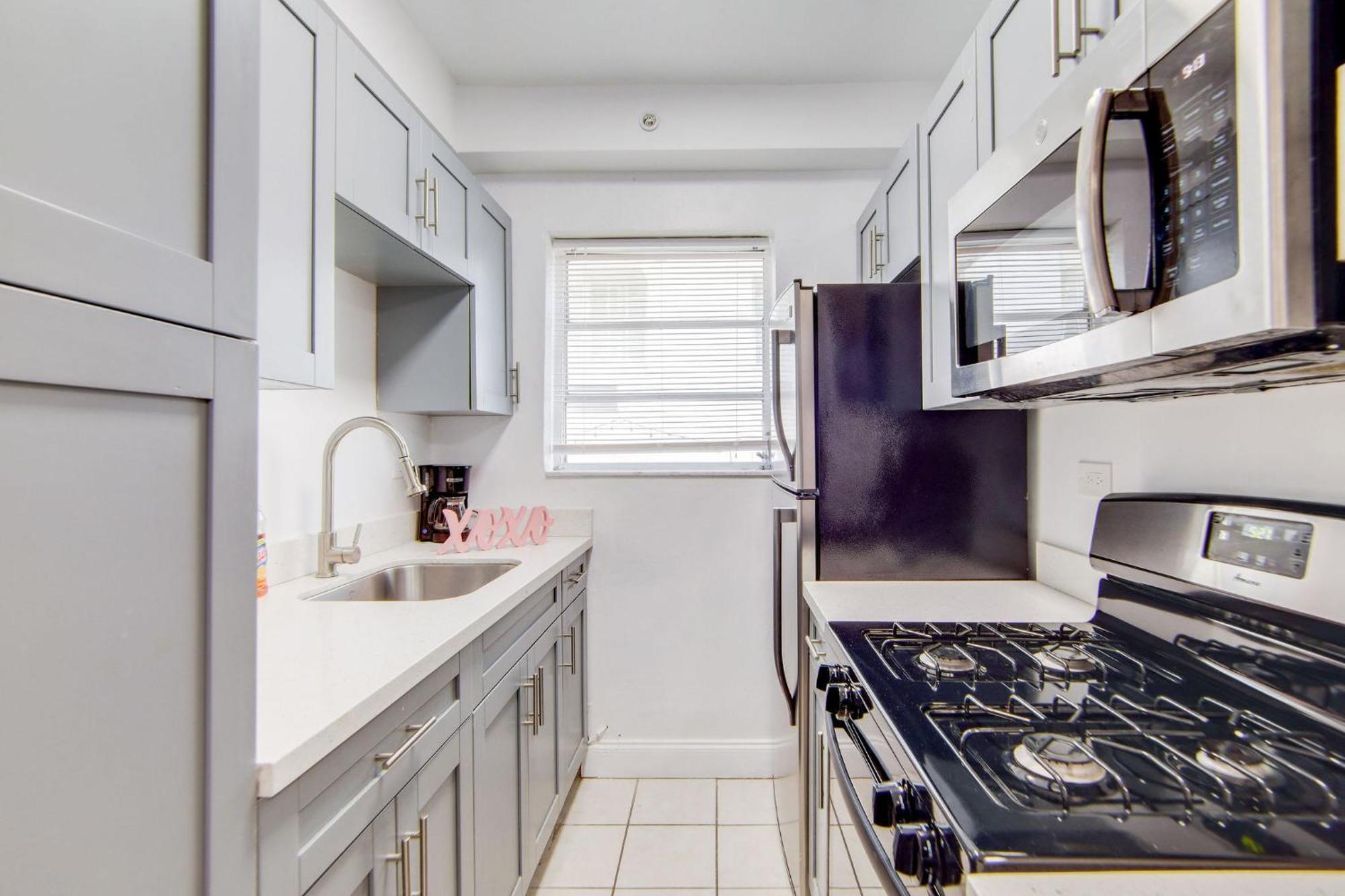 Steps 2 Beach, Prime Ocean Dr W/2 Queen Beds * Miami Beach