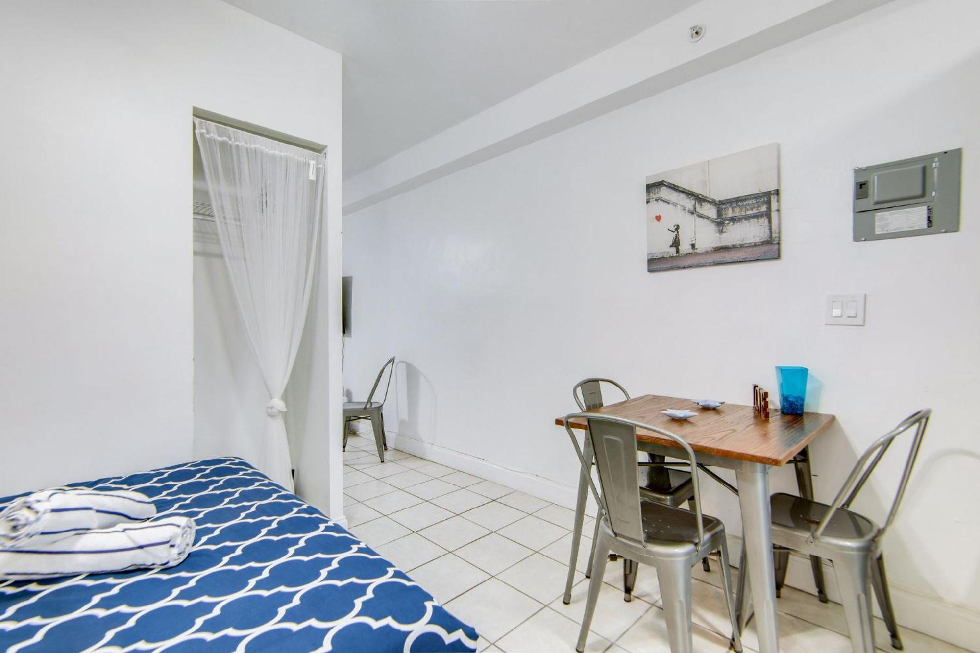 Steps 2 Beach, Prime Ocean Dr W/2 Queen Beds Apartment Miami Beach