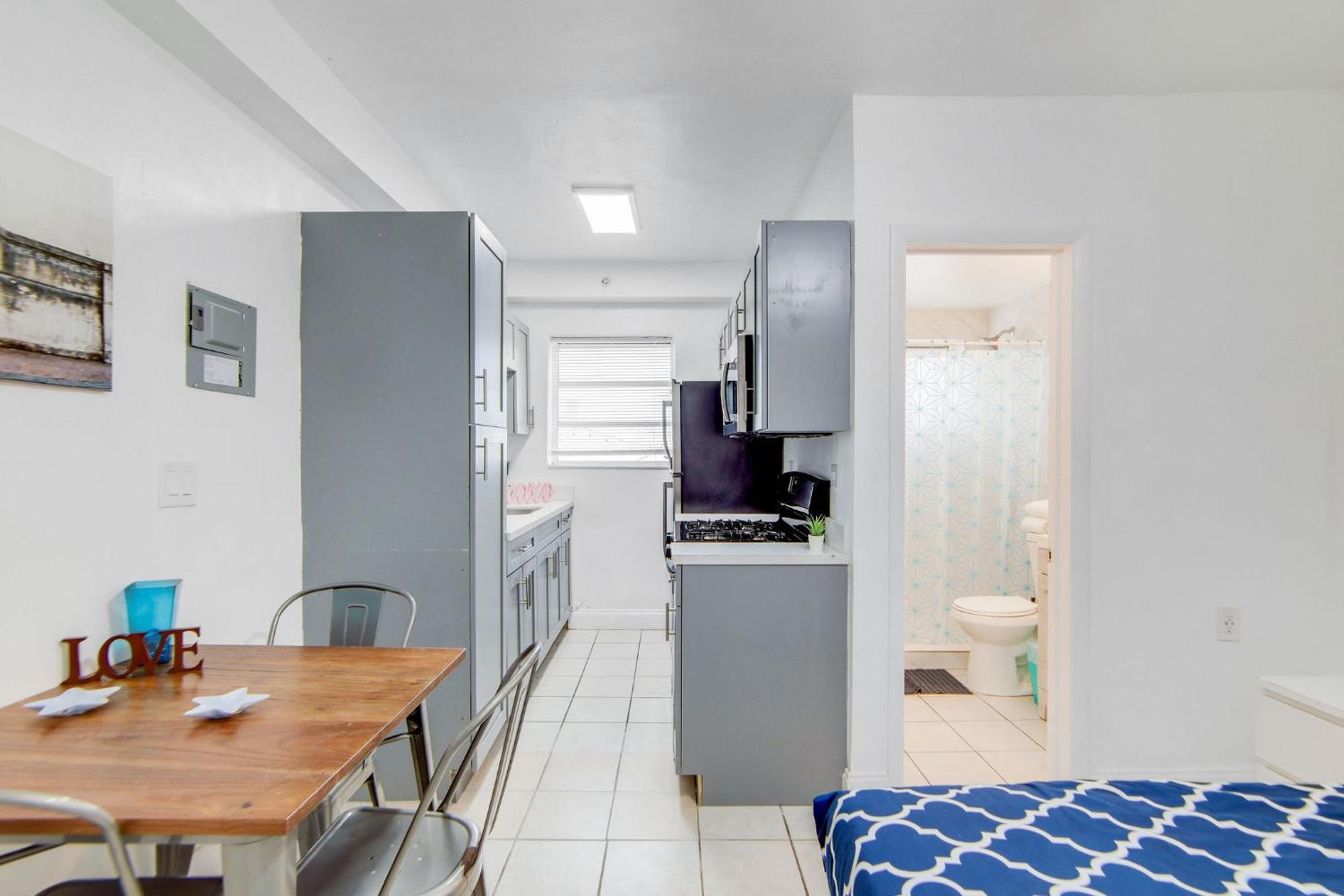 Steps 2 Beach, Prime Ocean Dr W/2 Queen Beds Miami Beach