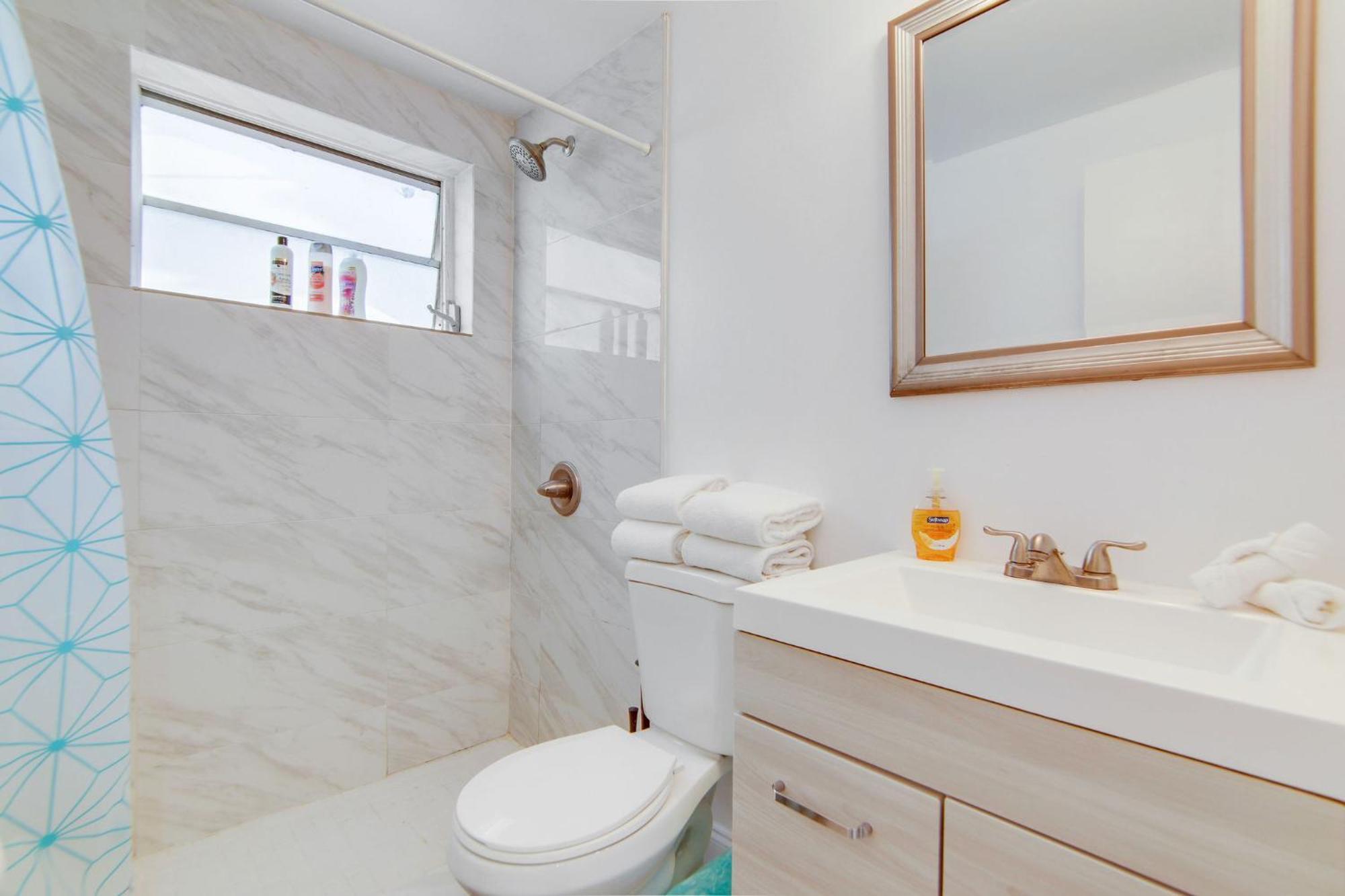 Apartment Steps 2 Beach, Prime Ocean Dr W/2 Queen Beds