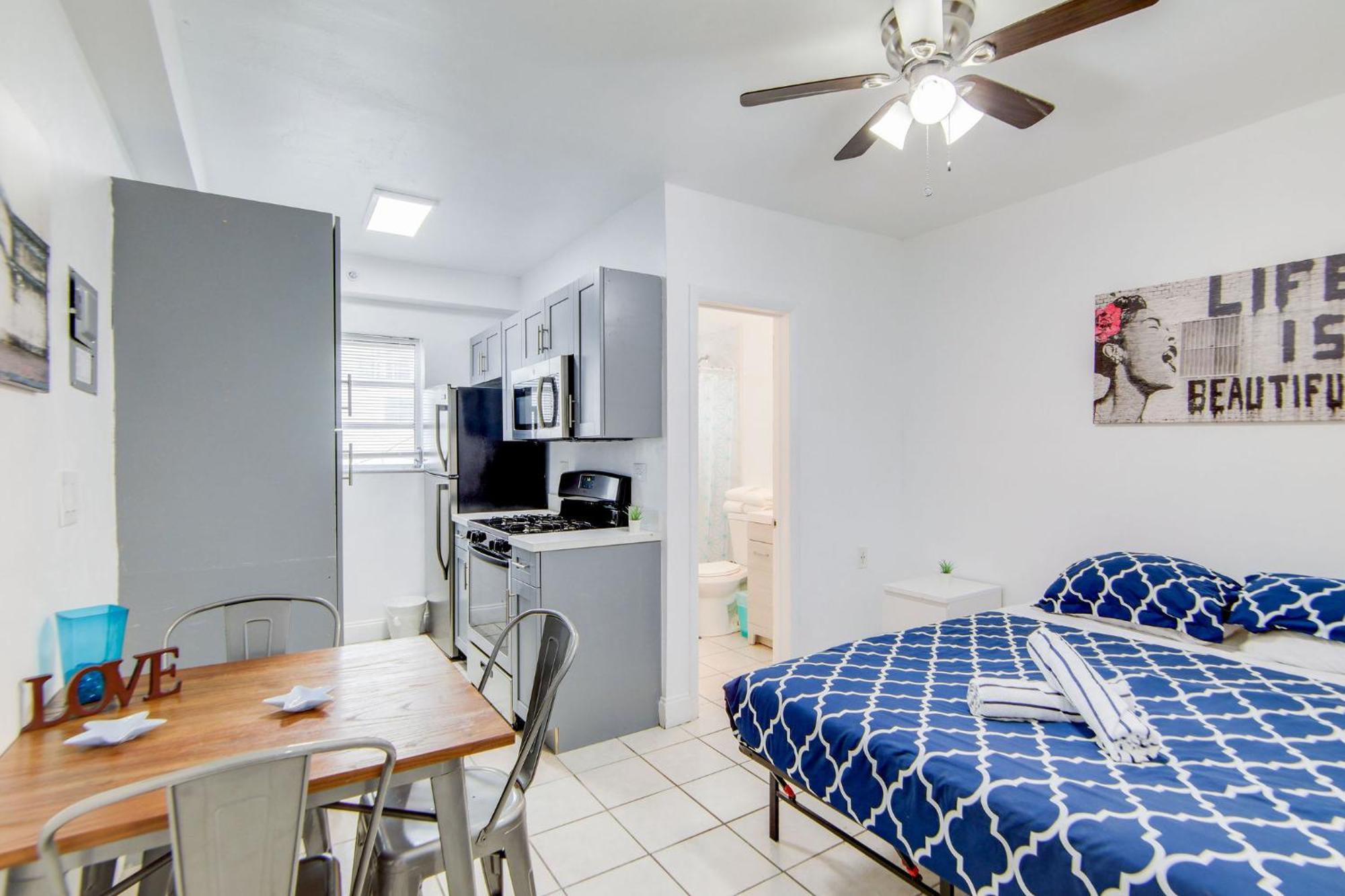 Apartment Steps 2 Beach, Prime Ocean Dr W/2 Queen Beds
