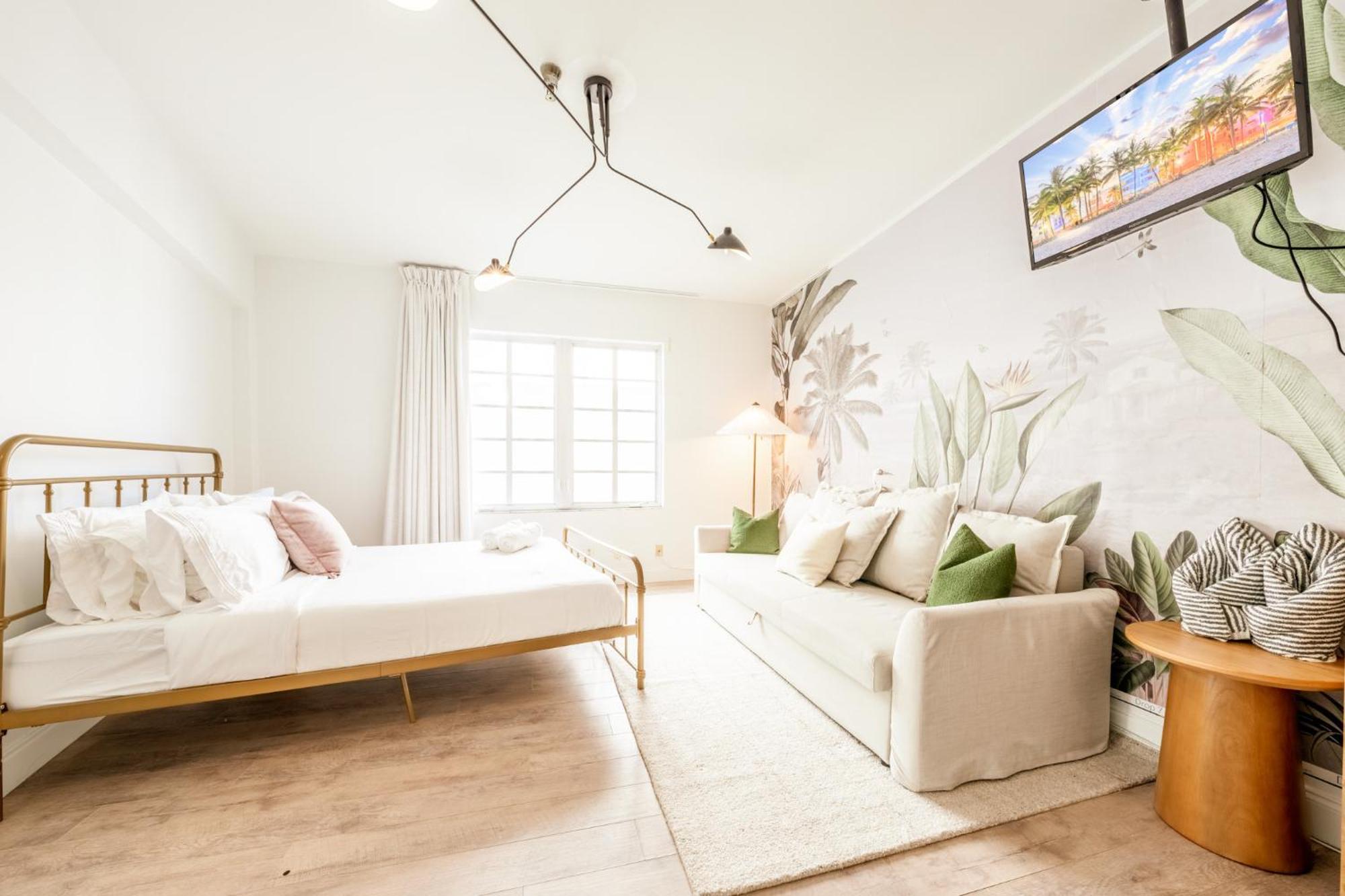 Amazing In Ocean Drive Apartment