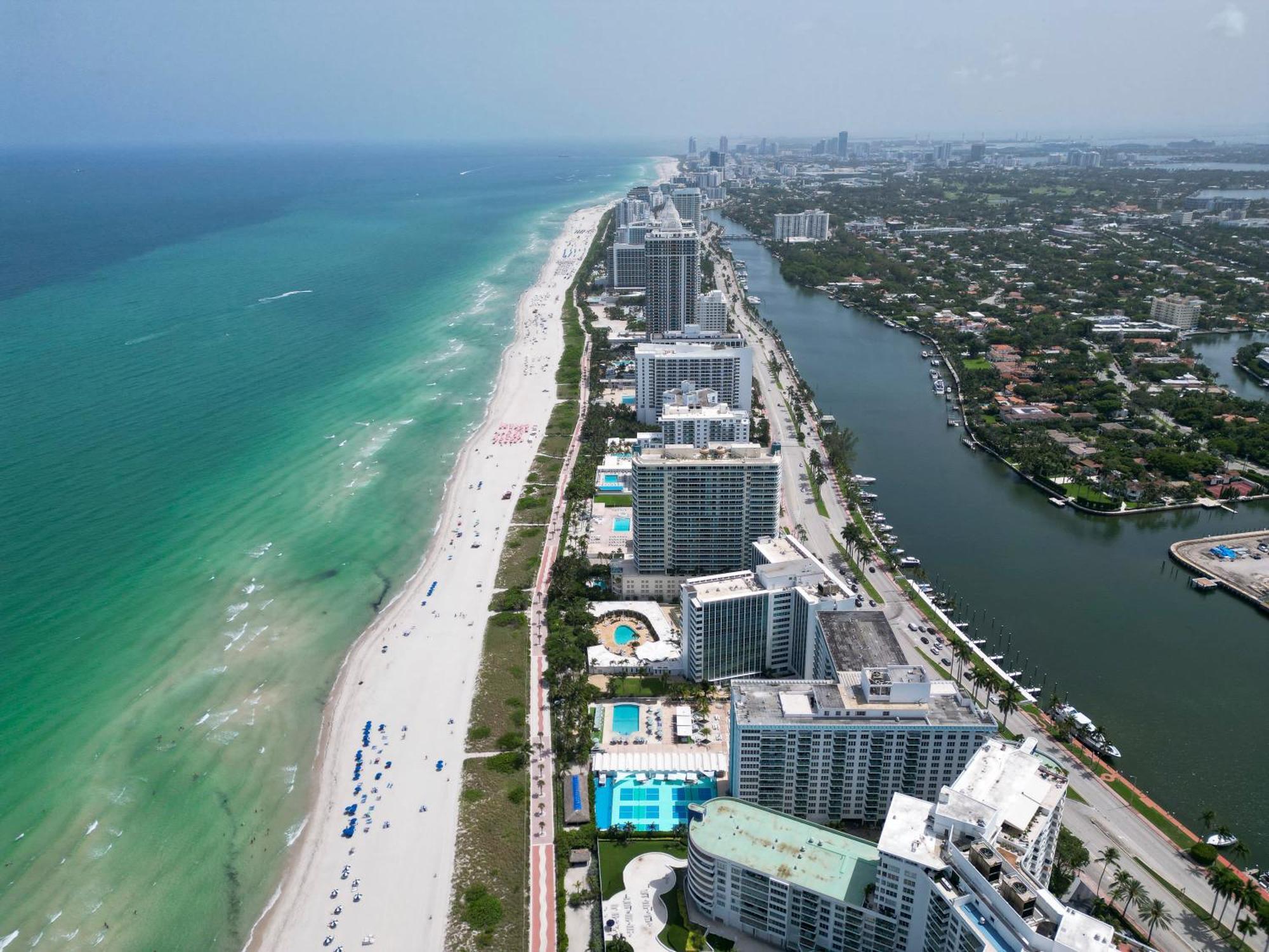Coastal Dreams - Beachfront Pool And Tiki Bar