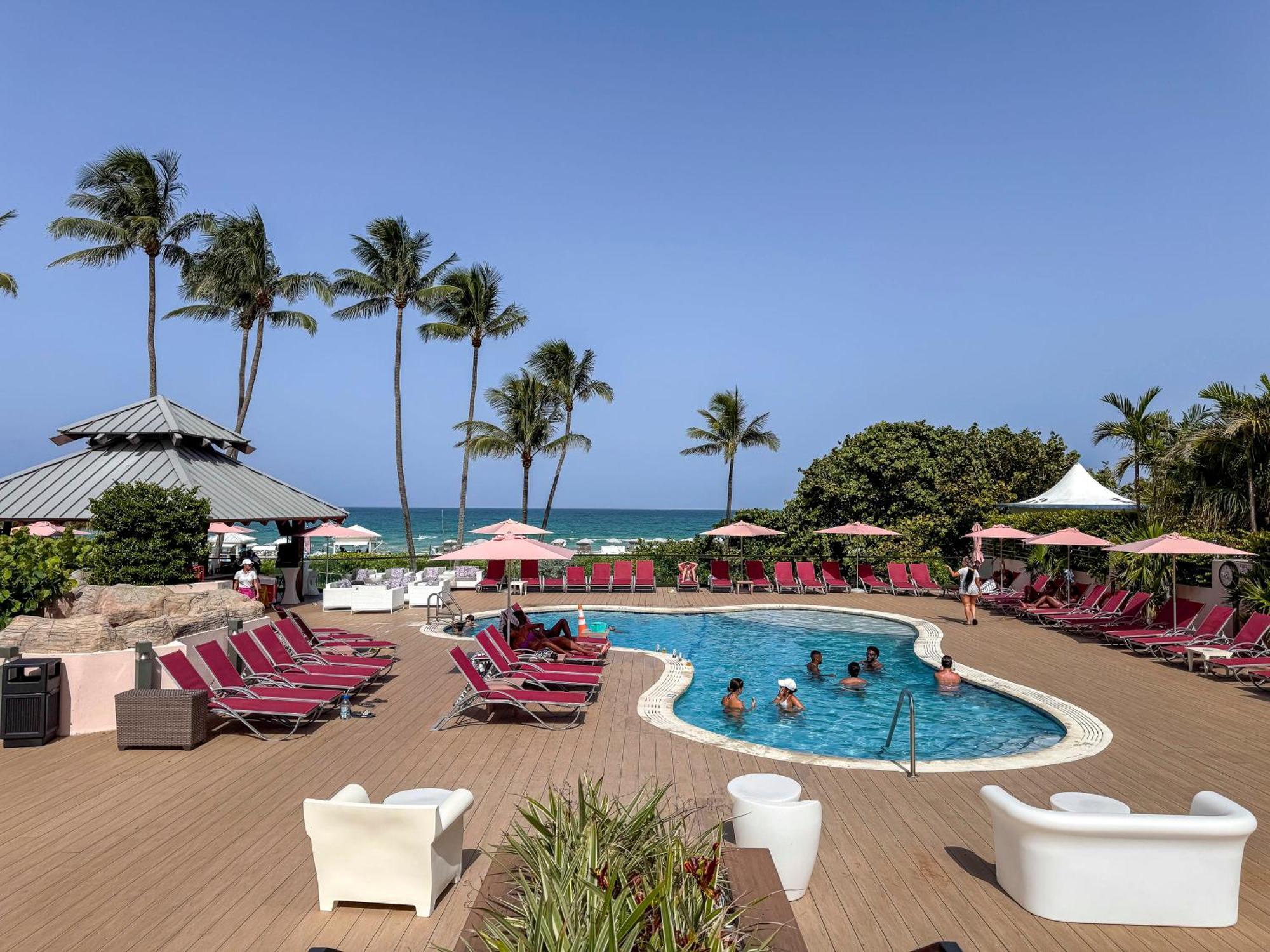 Coastal Dreams - Beachfront Pool And Tiki Bar Holiday home
