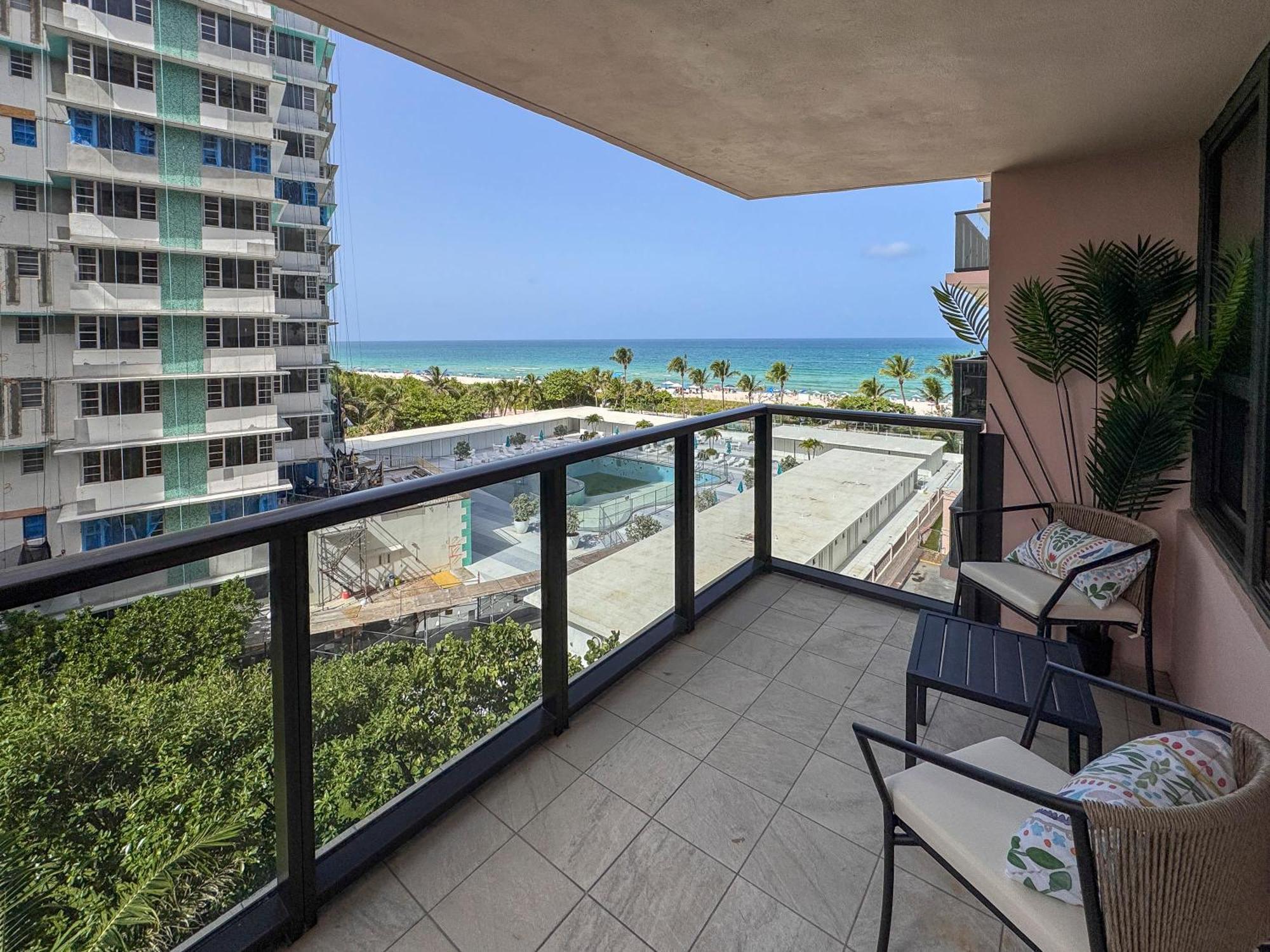 Holiday home Coastal Dreams - Beachfront Pool And Tiki Bar *