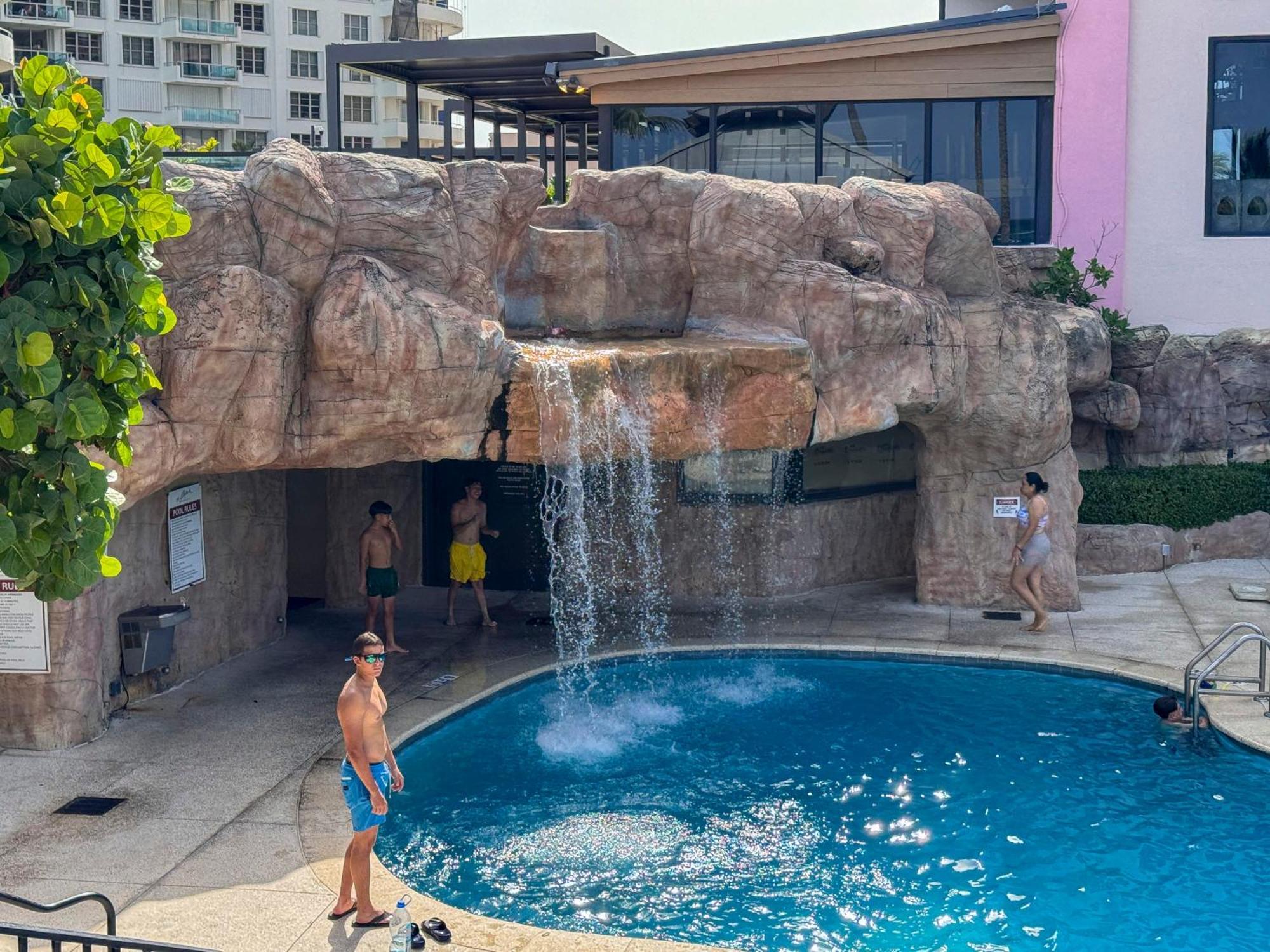 Coastal Dreams - Beachfront Pool And Tiki Bar