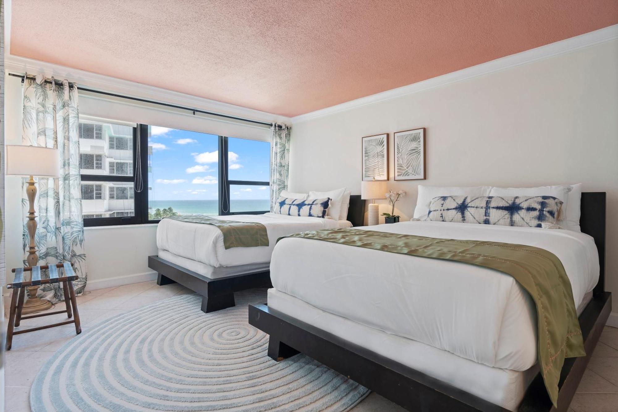 Holiday home Coastal Dreams - Beachfront Pool And Tiki Bar