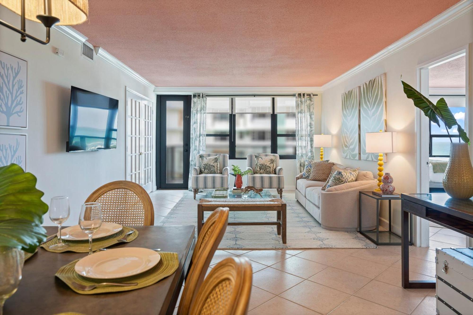Coastal Dreams - Beachfront Pool And Tiki Bar Holiday home *