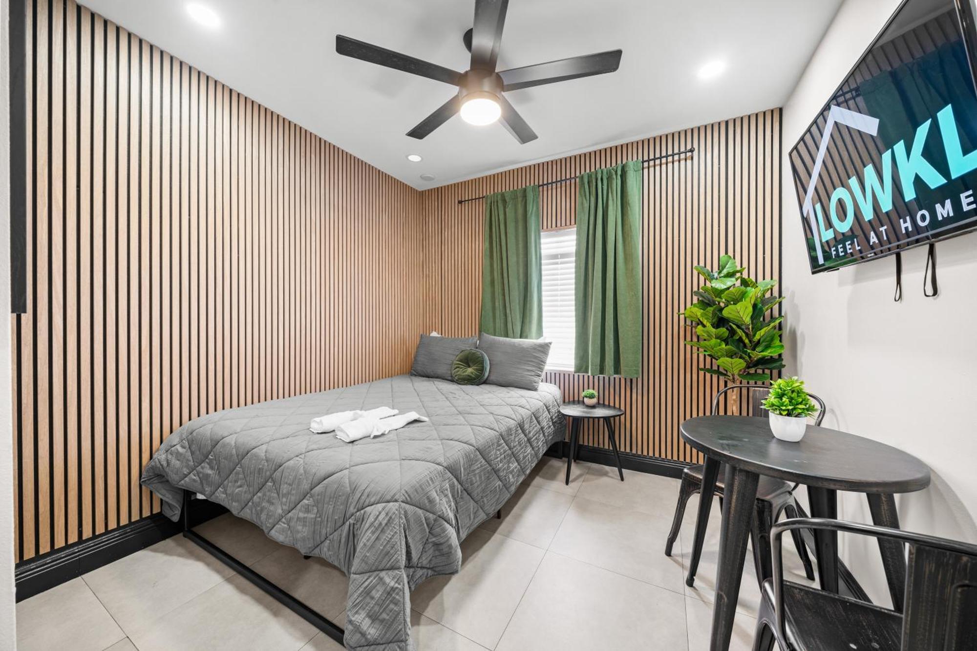 Aparthotel Baybreeze By Lowkl 3*
