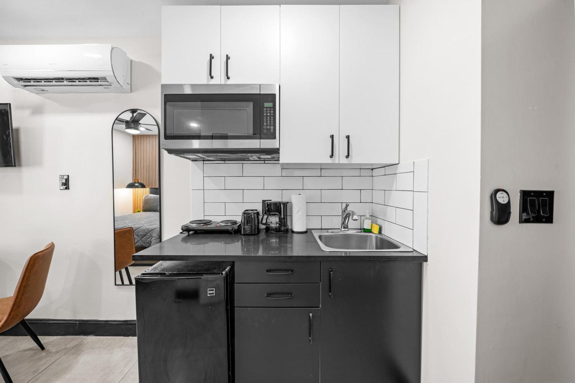 Aparthotel Baybreeze By Lowkl 3*