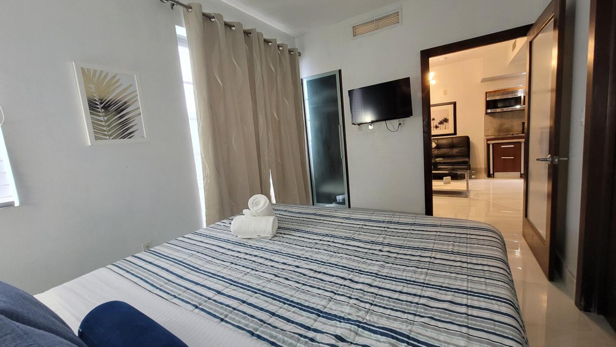 Strand Ocean Drive Suites 3* Miami Beach
