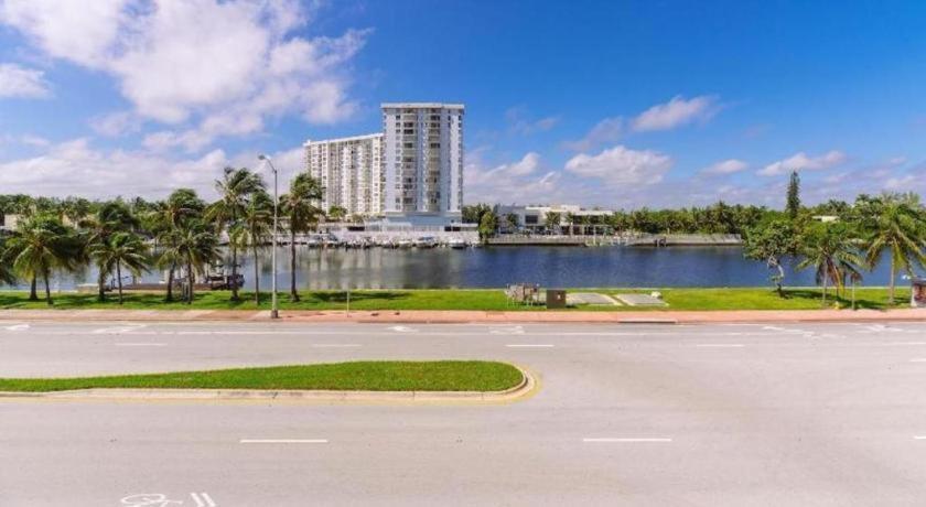 Notebook Miami Hotel 2*