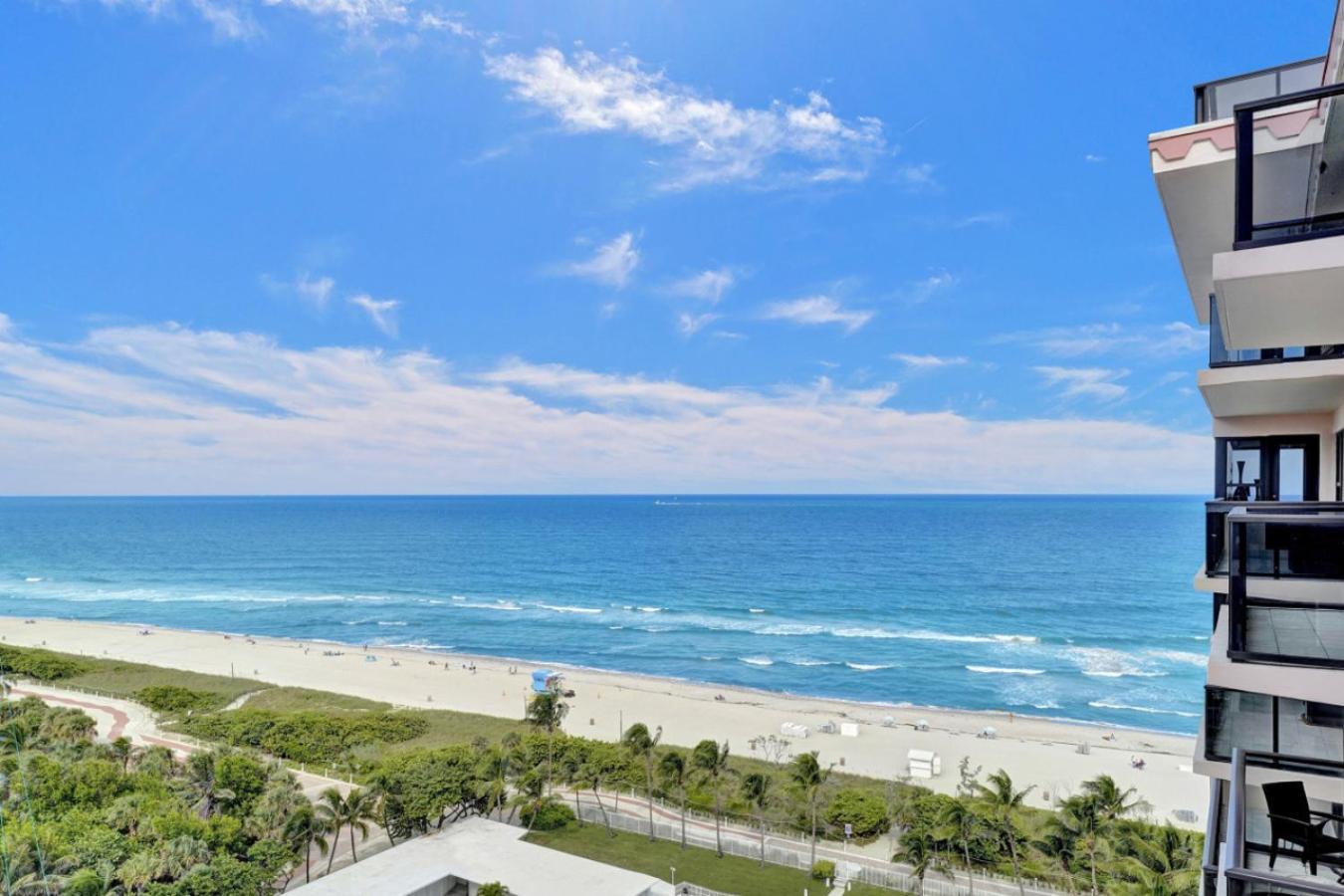 Beautiful Oceanside Retreat With Service 1606 *