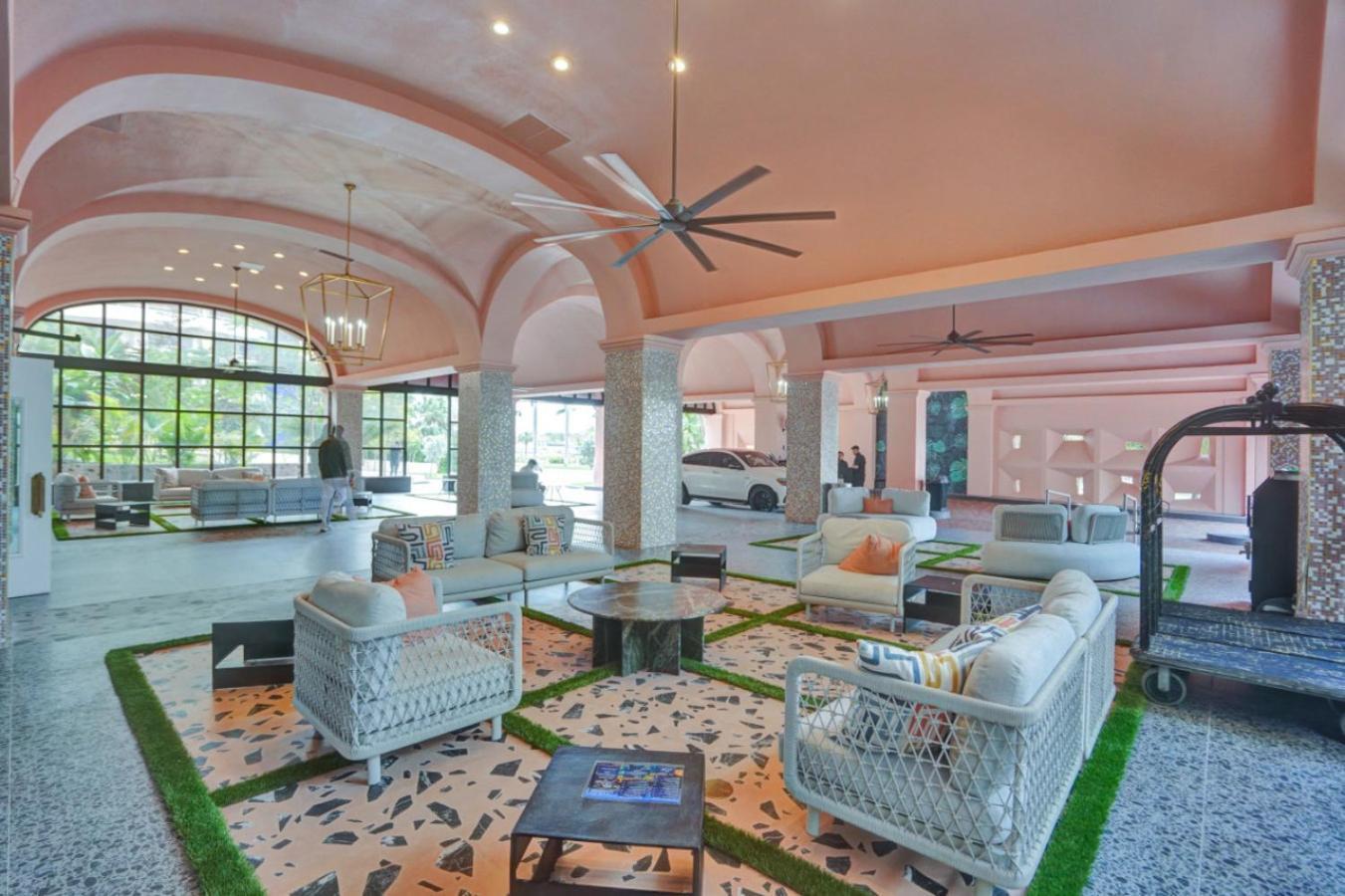 Beautiful Oceanside Retreat With Service 1606 * Miami Beach