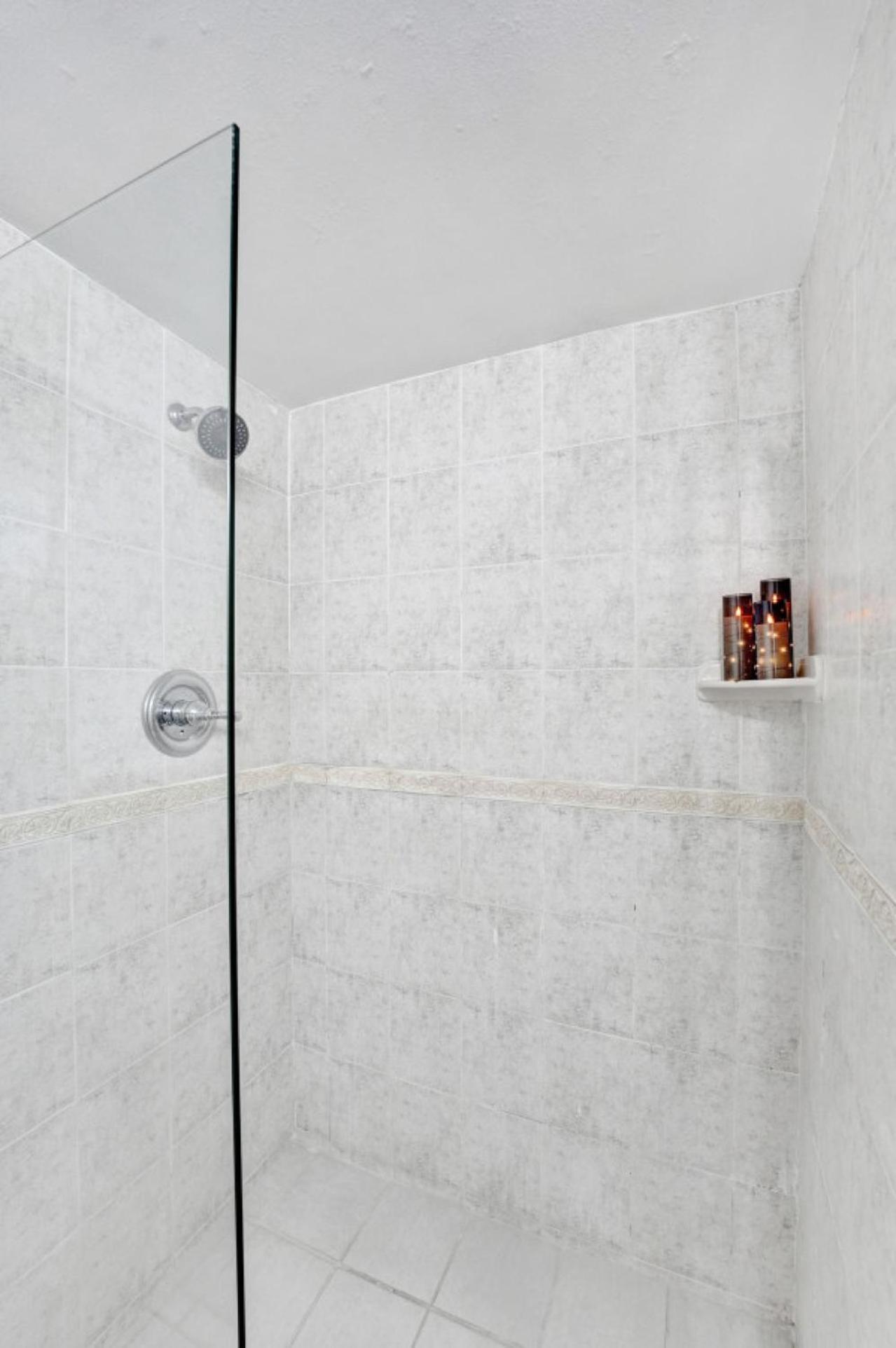 Beautiful Oceanside Retreat With Service 1606 Apartment *