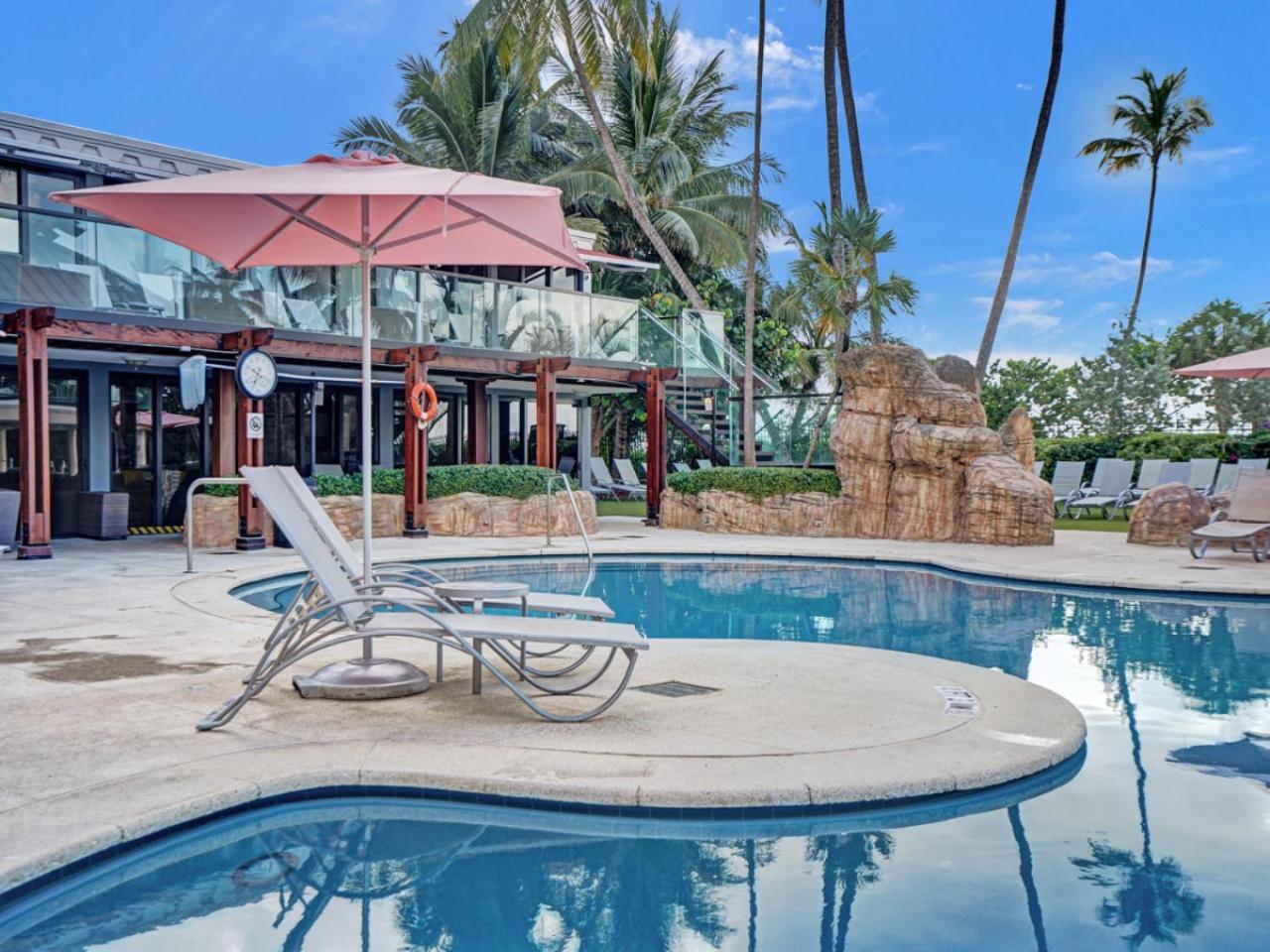 Apartment Beautiful Oceanside Retreat With Service 1606 Miami Beach