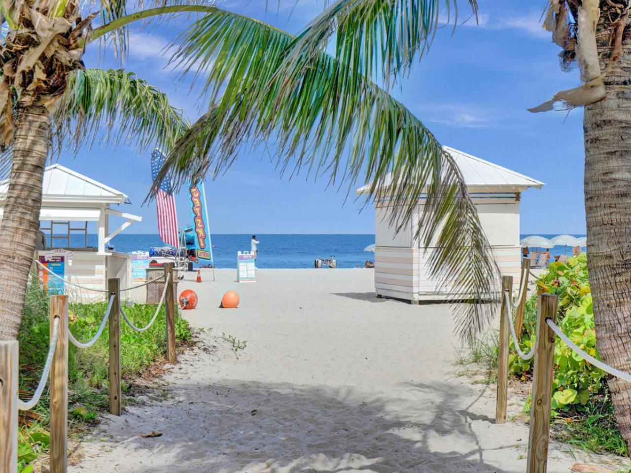 Beautiful Oceanside Retreat With Service 1606 *