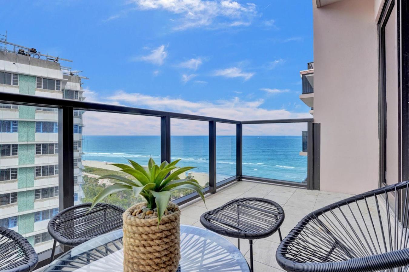 Beautiful Oceanside Retreat With Service 1606 Apartment Miami Beach