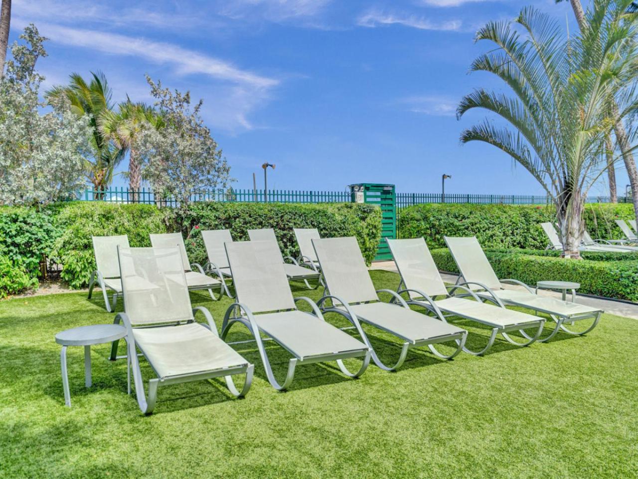 Beautiful Oceanside Retreat With Service 1606 Miami Beach