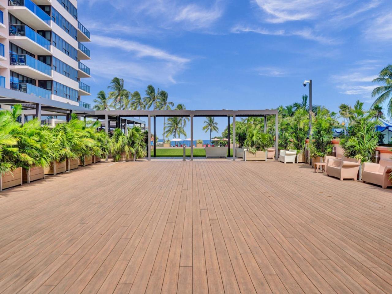 Beautiful Oceanside Retreat With Service 1606 Apartment