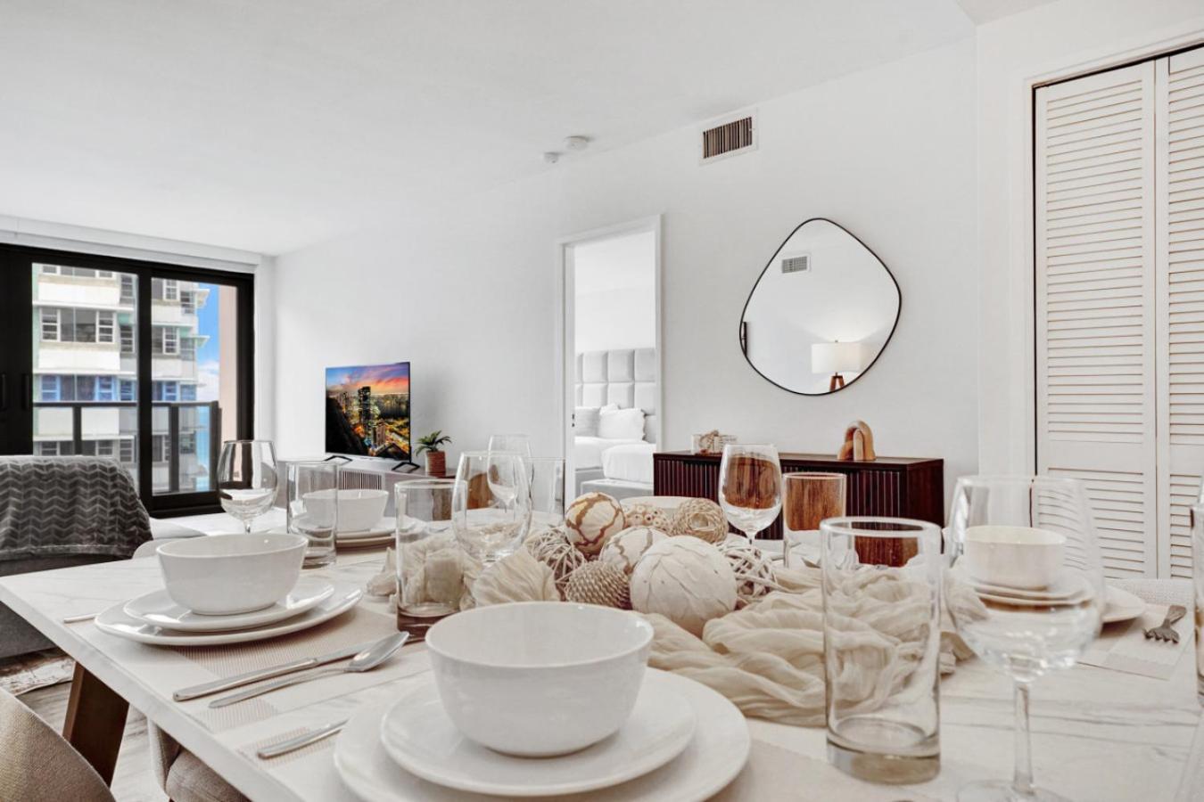 Beautiful Oceanside Retreat With Service 1606 * Miami Beach
