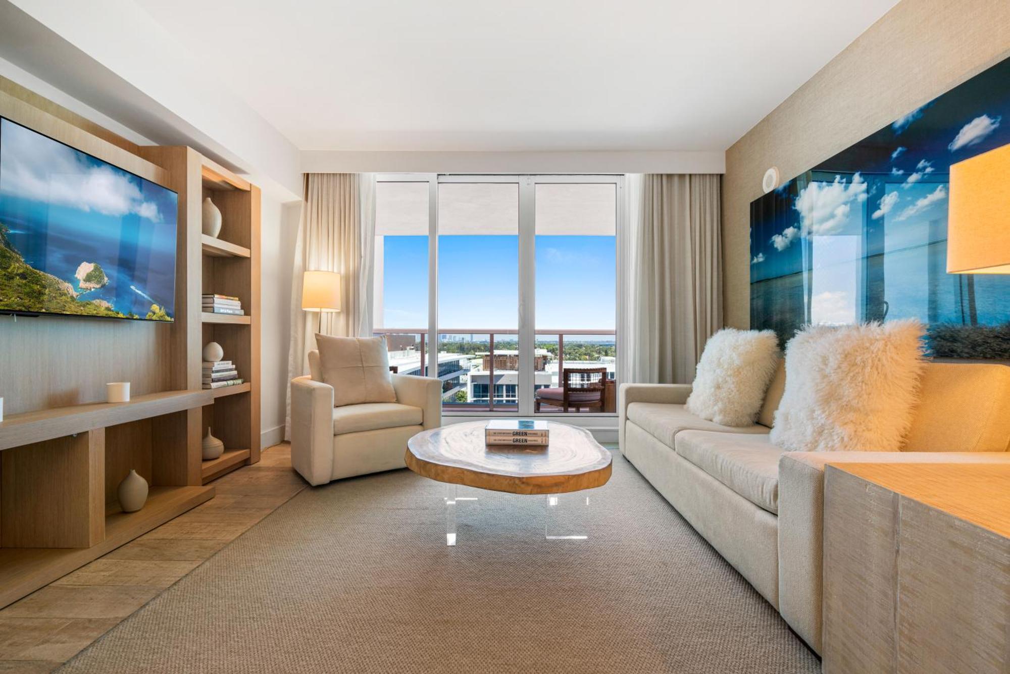 Luxurious Private At 1 & Homes -1045 Apartment *