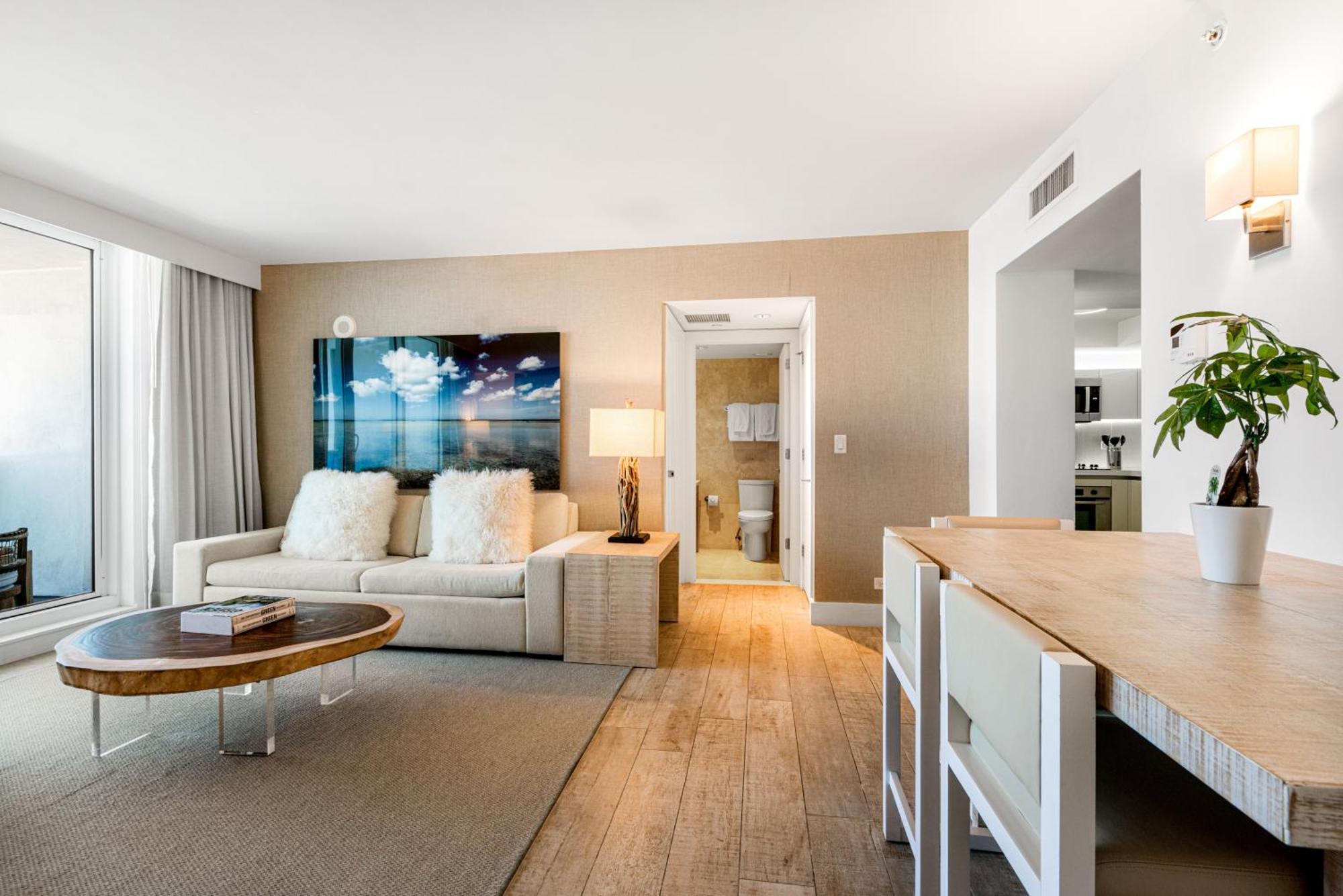 Luxurious Private At 1 & Homes -1045 Apartment Miami Beach