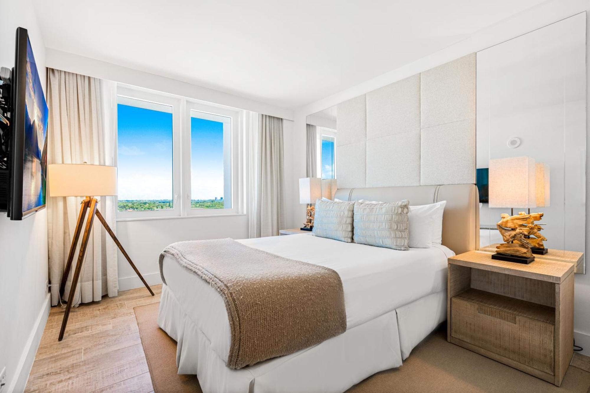 Luxurious Private At 1 & Homes -1045 Miami Beach