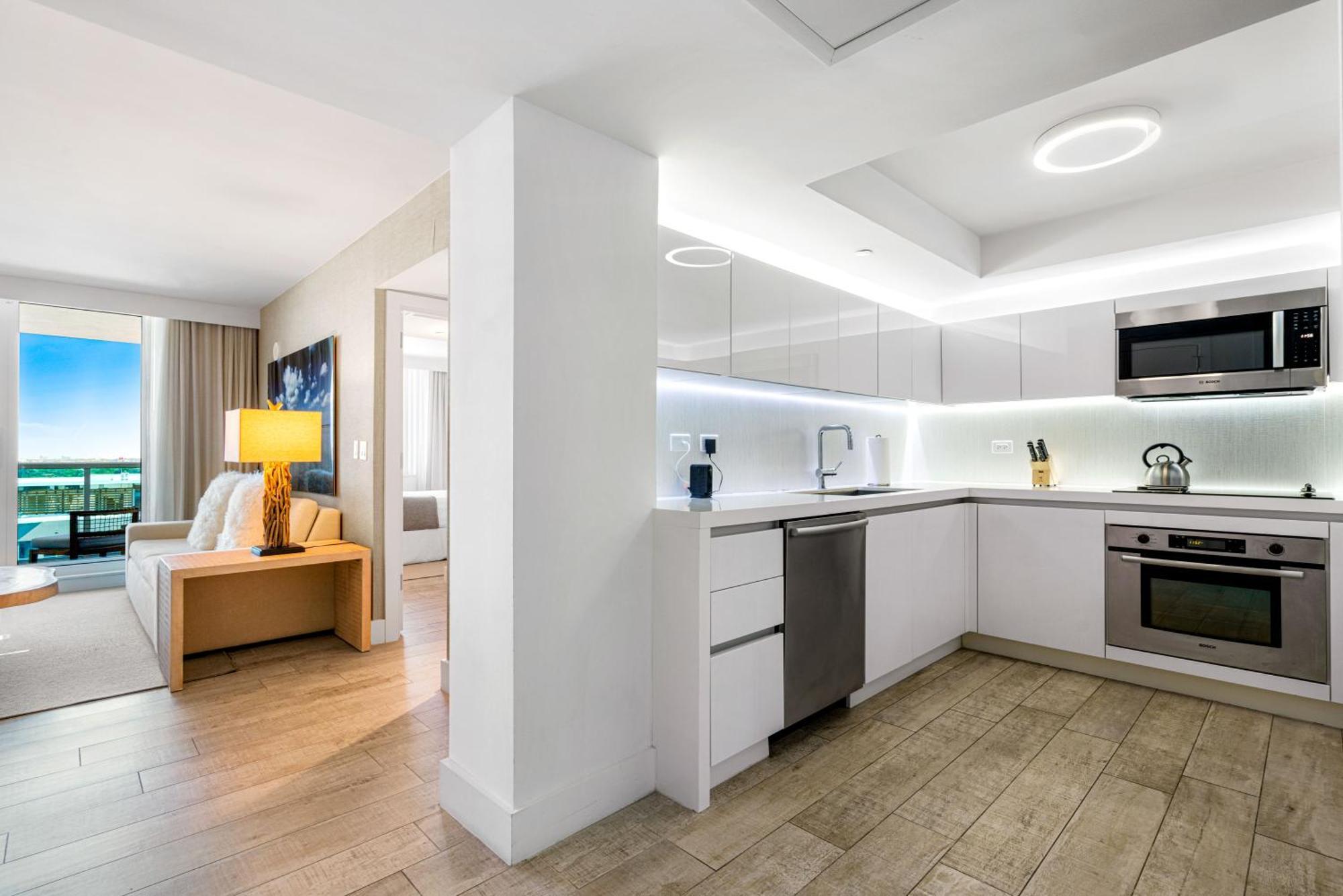 Luxurious Private At 1 & Homes -1045 Apartment Miami Beach