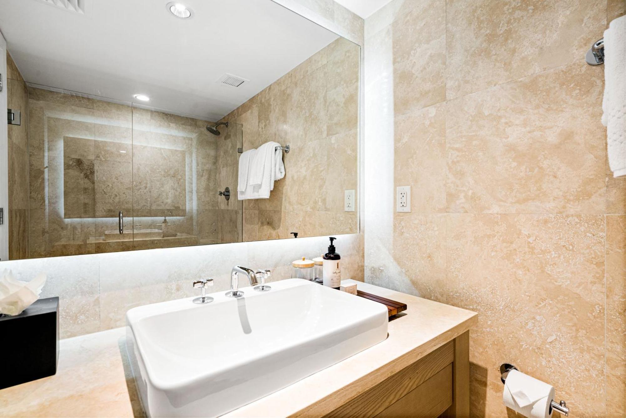Luxurious Private At 1 & Homes -1045