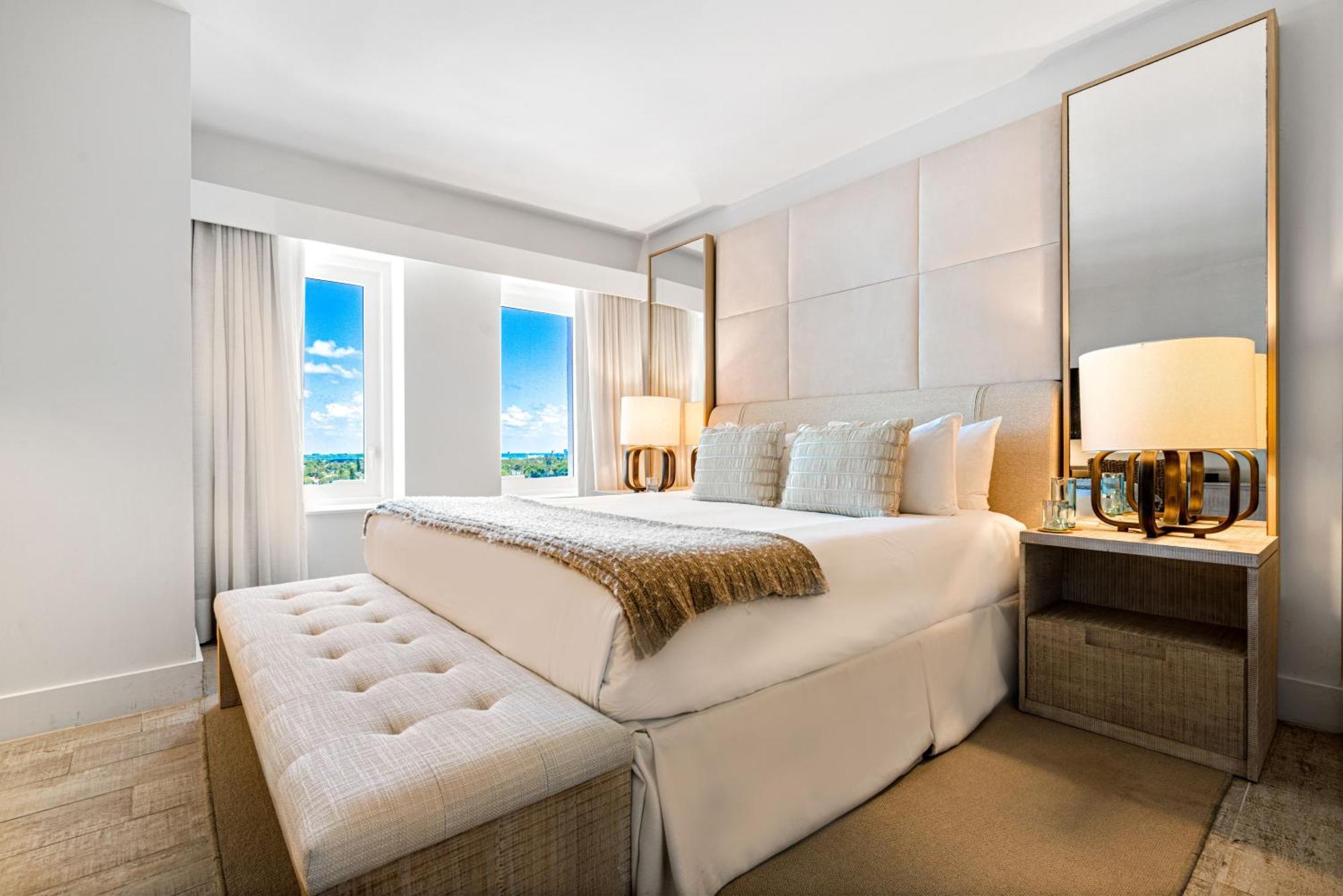 Luxurious Private At 1 & Homes -1045 Miami Beach