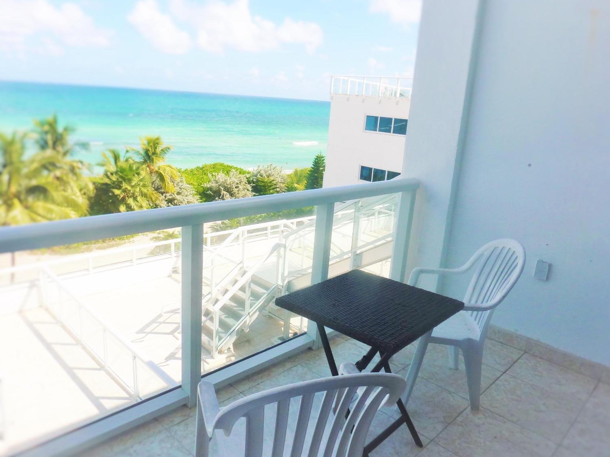 Castle M4 Beachfront Balcony Loft, Free Parking, Pool, Tennis, Access
