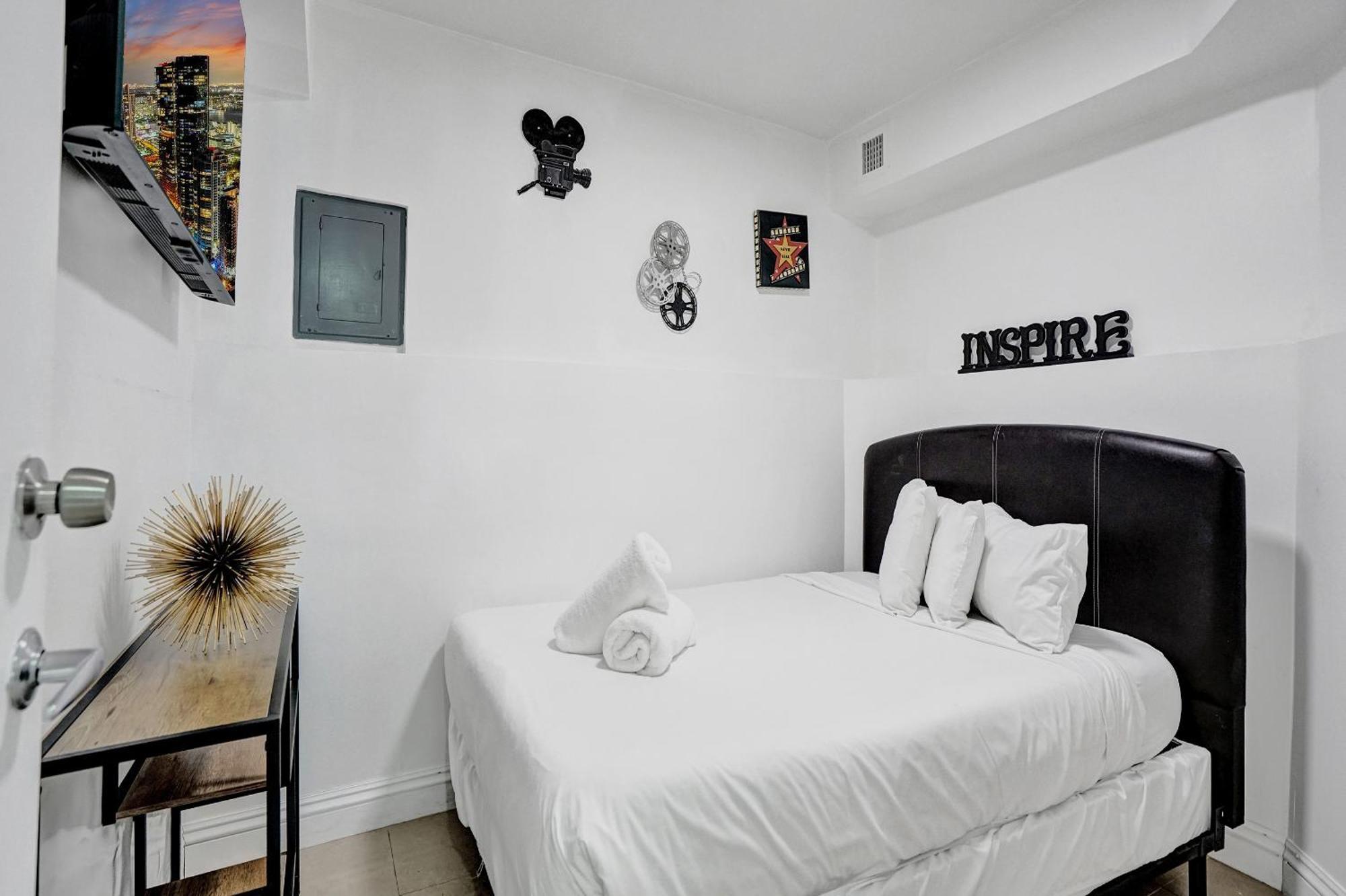 With Perks, Pools, Fitness Center, And A Relaxing Bathtub 916 Apartment