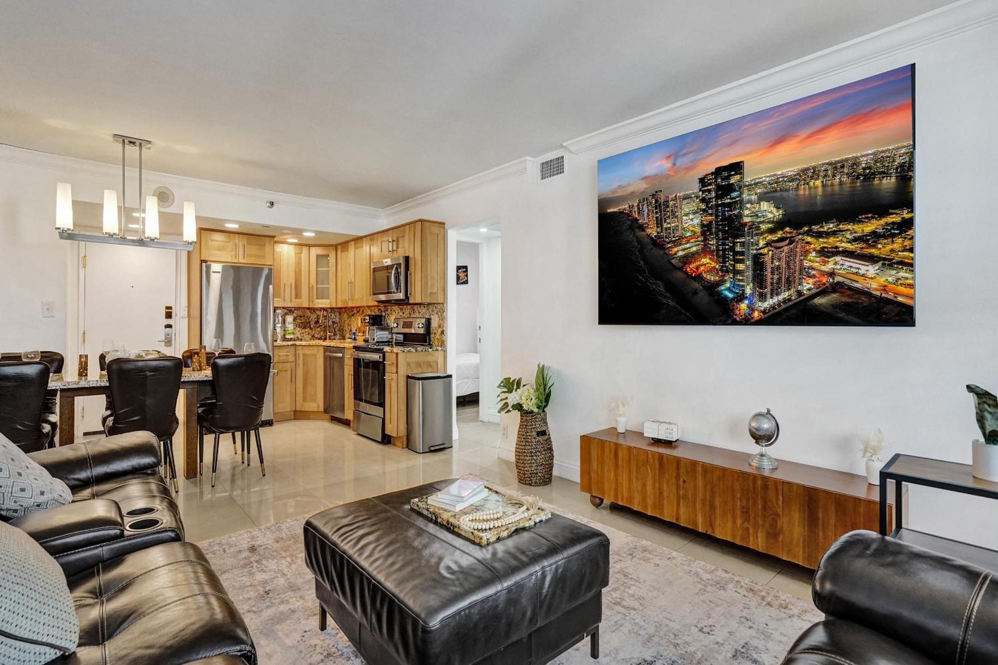 With Perks, Pools, Fitness Center, And A Relaxing Bathtub 916 Apartment *