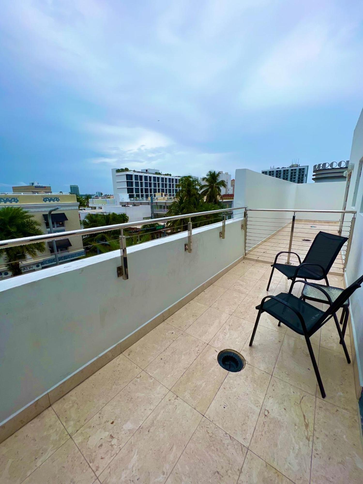 South Duplex With Terrace Near The * Miami Beach