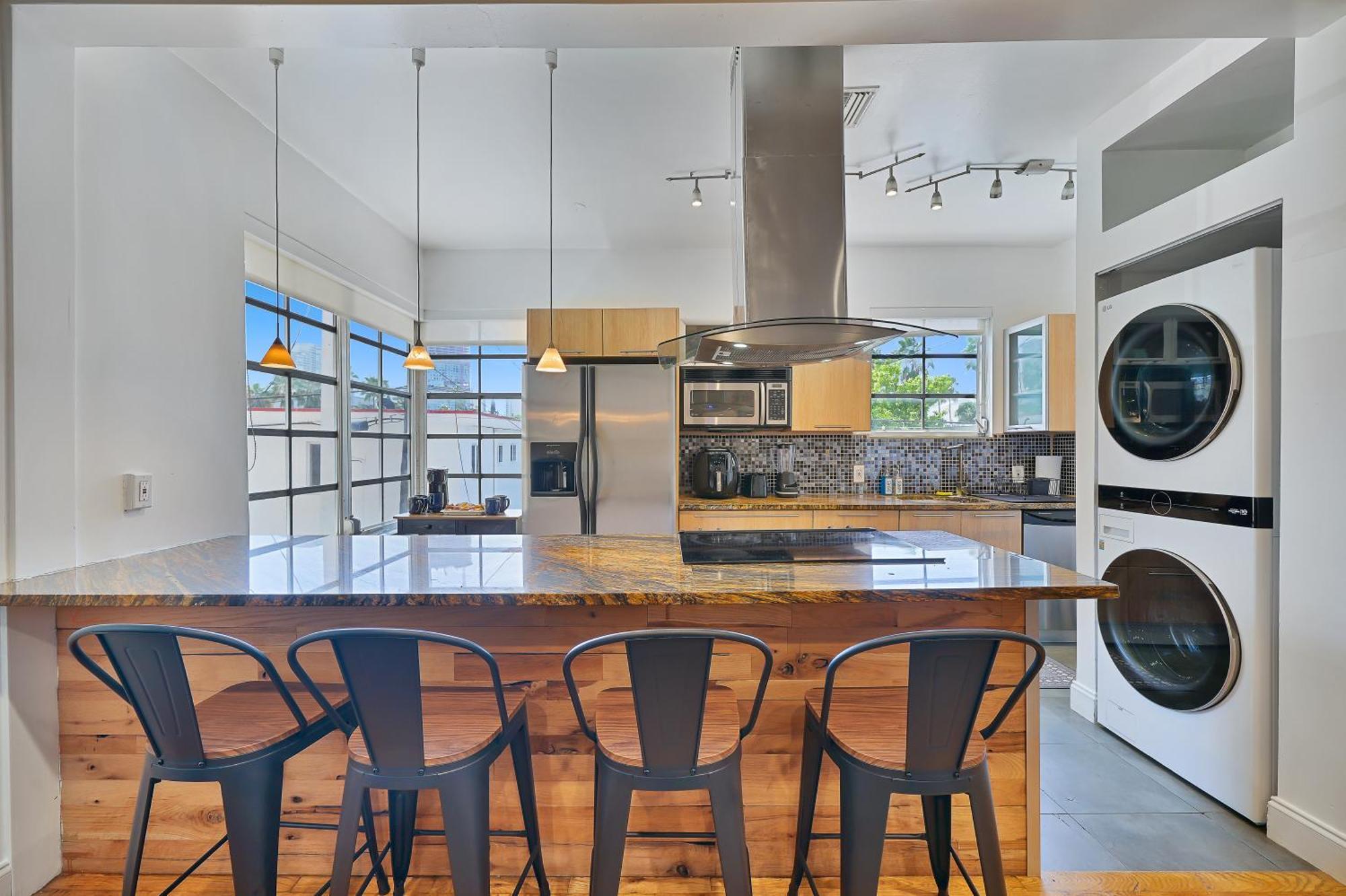 Big Beautiful South Loft - 2mins From Ocean - Sleeps 8 * Miami Beach
